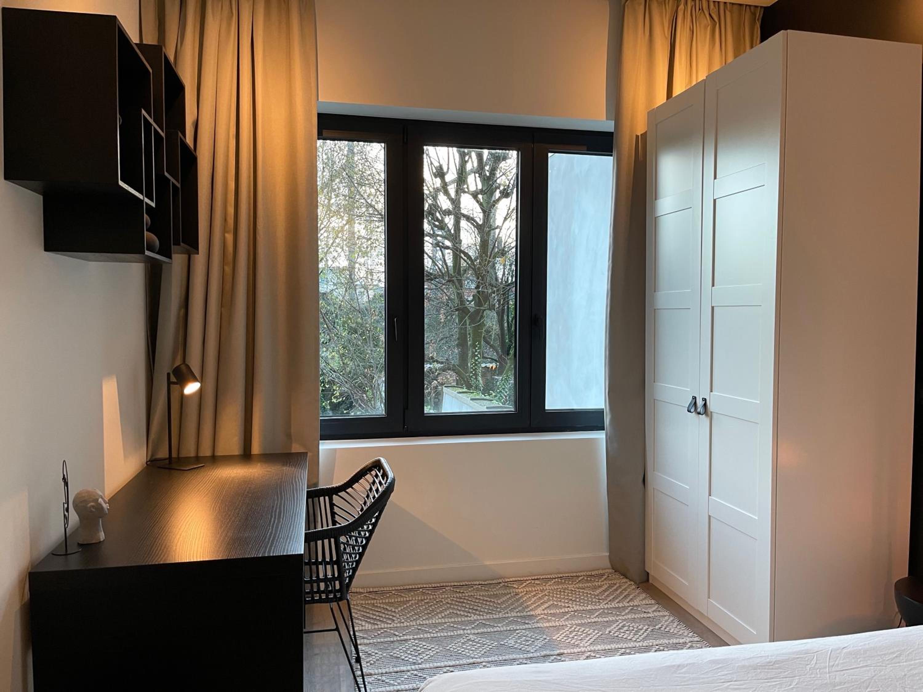 Historic 3 Bedroom Art-Nouveau Apartment with Airconditioning - Walk to Station Gent Sint-Pieters & Close to City Centre