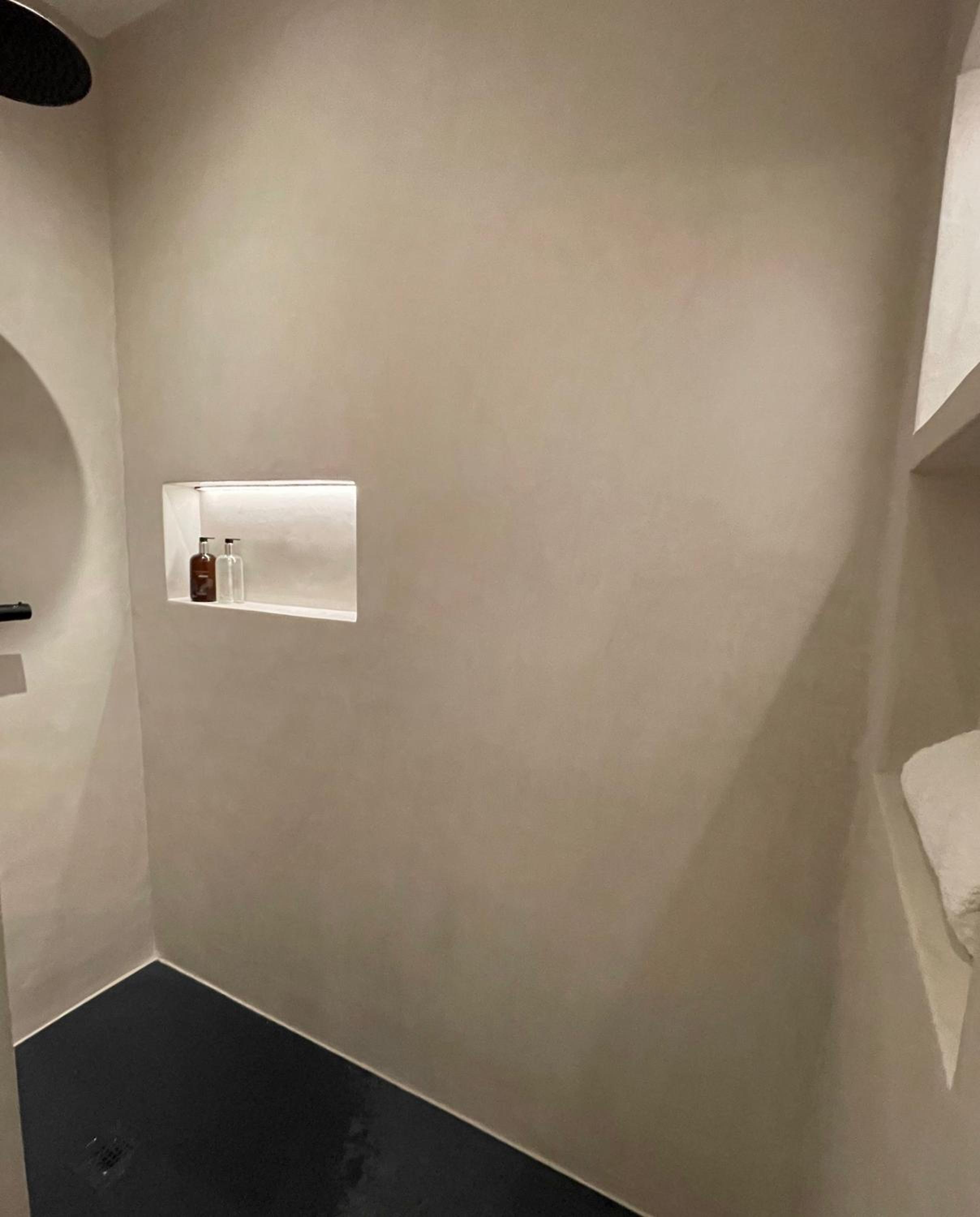 Historic 3 Bedroom Art-Nouveau Apartment with Airconditioning - Walk to Station Gent Sint-Pieters & Close to City Centre