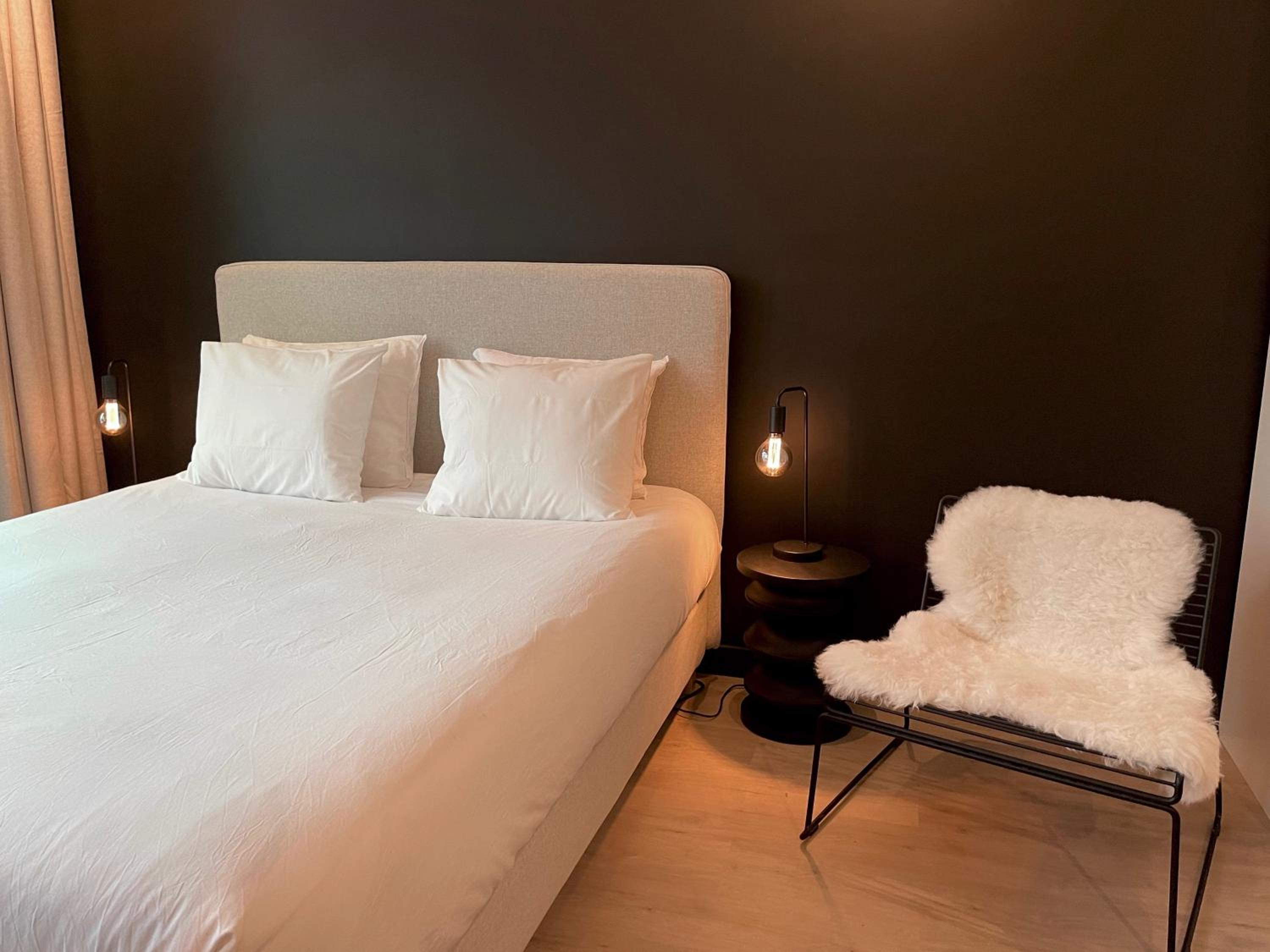 Historic 3 Bedroom Art-Nouveau Apartment with Airconditioning - Walk to Station Gent Sint-Pieters & Close to City Centre