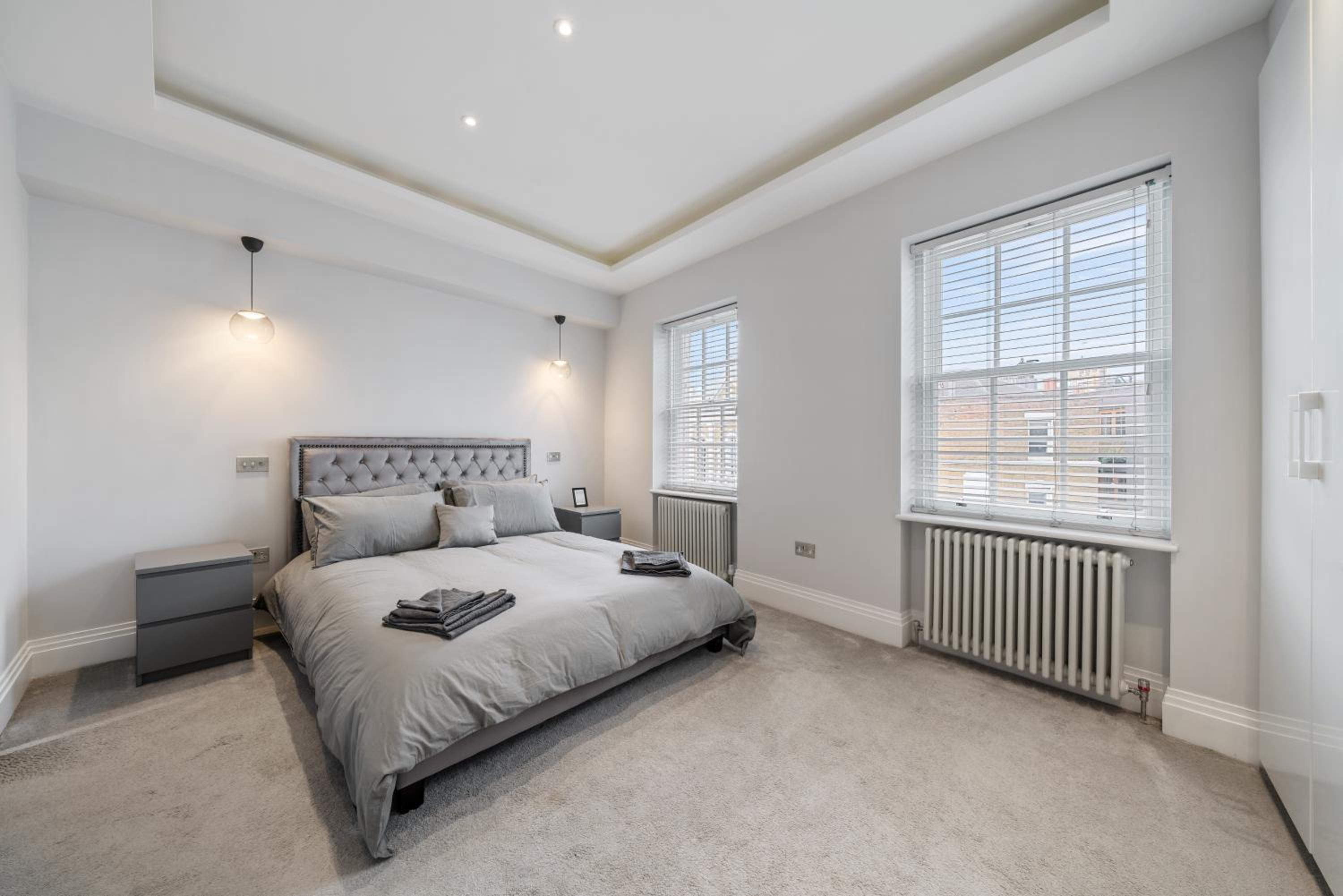Modern 4 Bedroom Townhouse with Cinema Room in the heart of London SE1