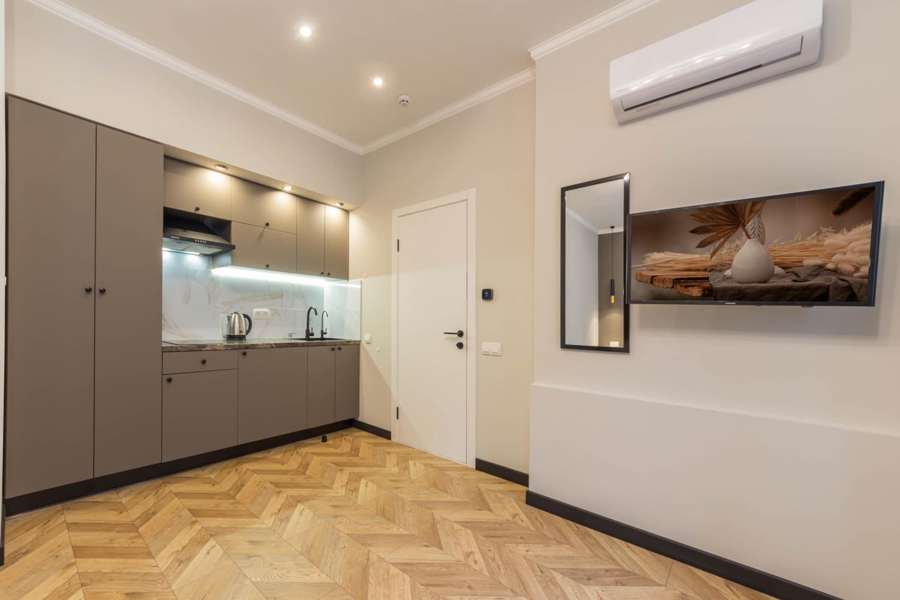 Design Apartment on Mykhailivskyi Ln. 4 view 2