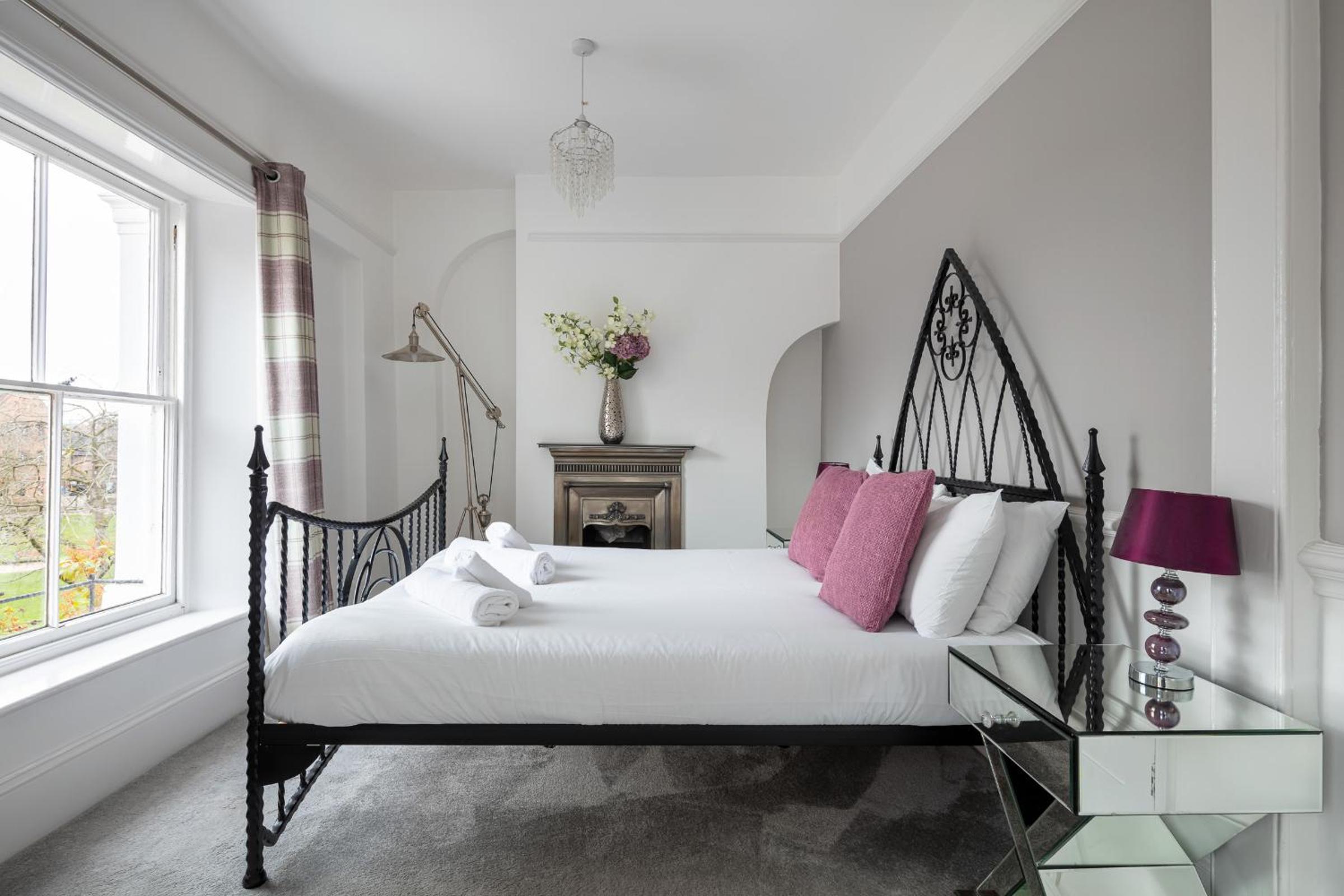 Castle Properties: The Duchess, 3 Bed Family cottage view 3