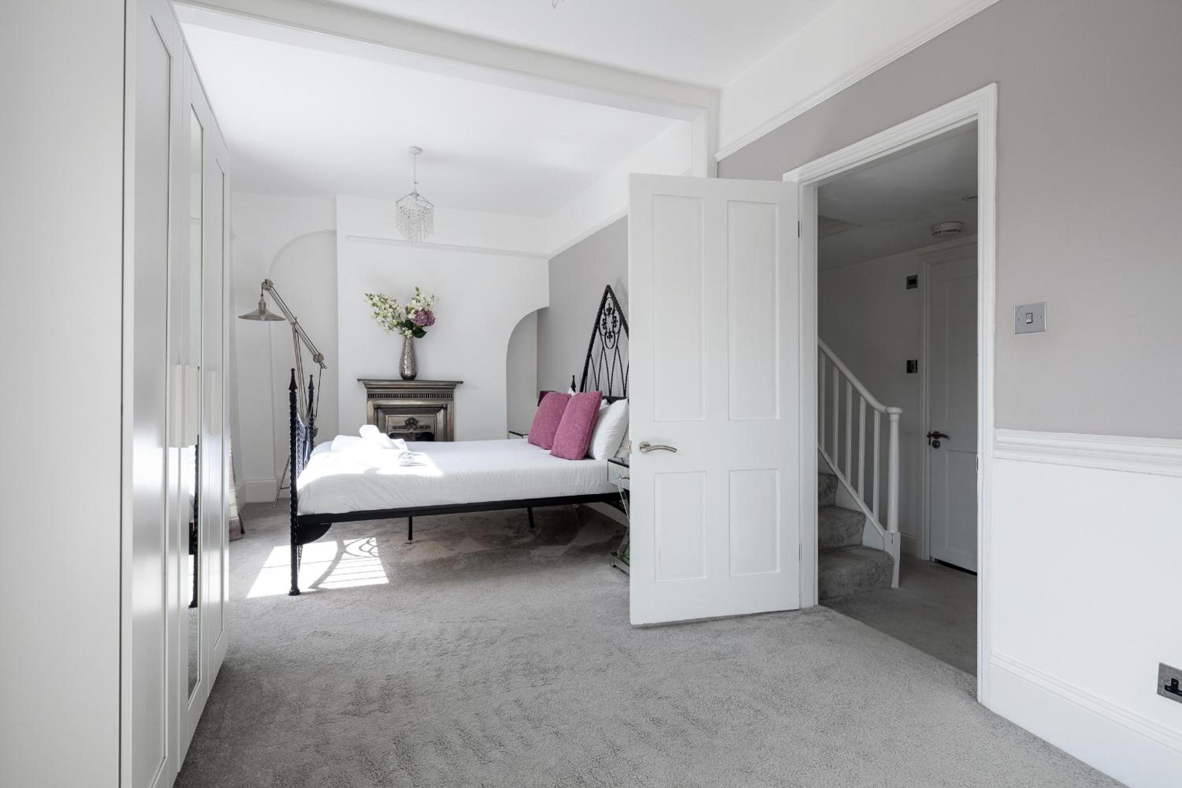 Castle Properties: The Duchess, 3 Bed Family cottage view 2