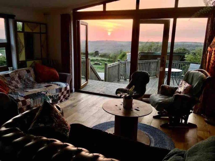 Spacious cabin on isolated farm with sea view