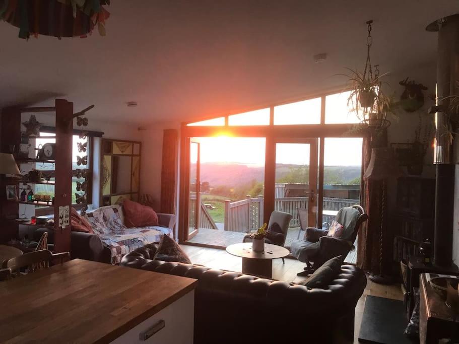 Spacious cabin on isolated farm with sea view