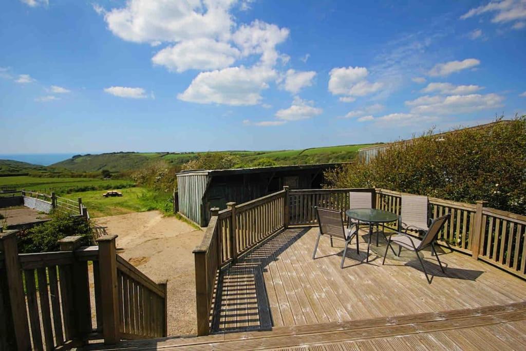 Spacious cabin on isolated farm with sea view