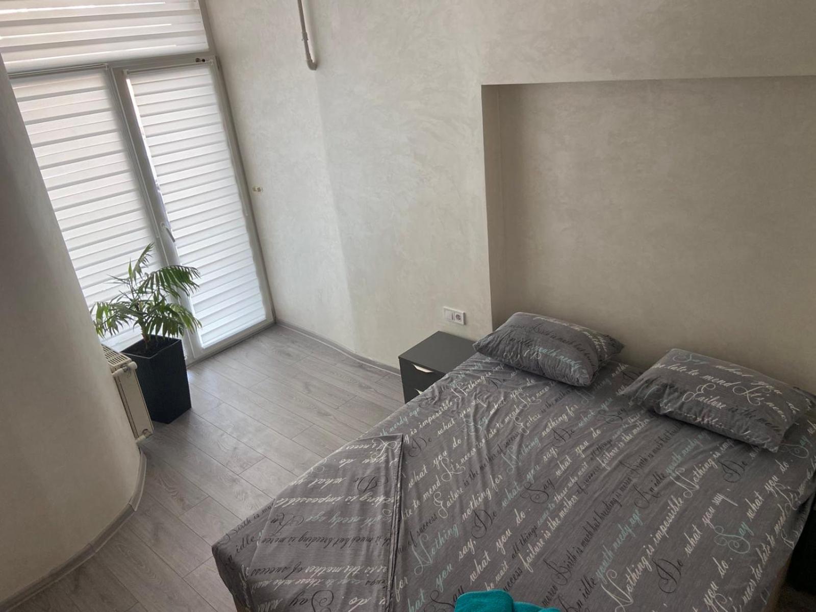 Kulisha 2bedroom apartment near Opera House with balcony view 4