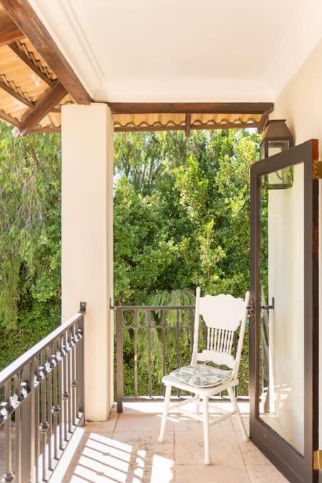 Hotel Alphen Drive Apartments - Image 1