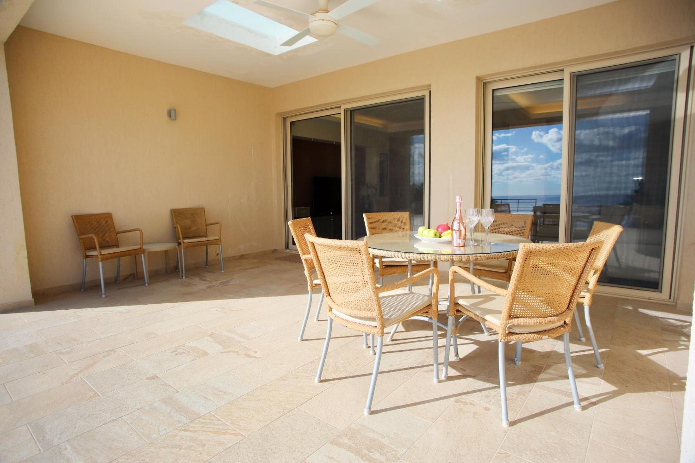Seafront 5 Bedroom Villa Paradise in Sea Caves