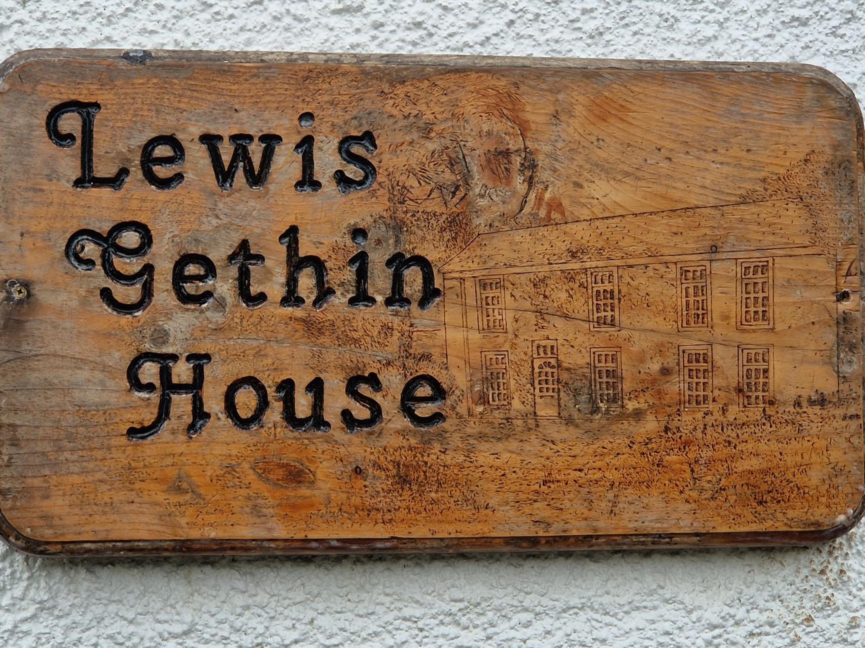 Lewis Gethin House, Newly renovated cottage sleeps 9, close to bike park wales view 2