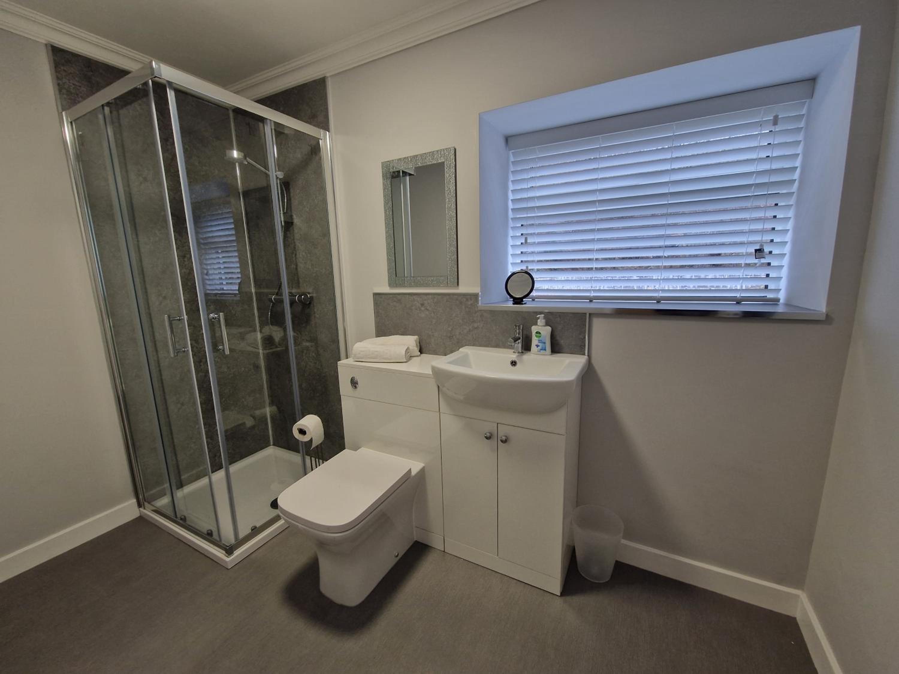 Lewis Gethin House, Newly renovated cottage sleeps 9, close to bike park wales view 3
