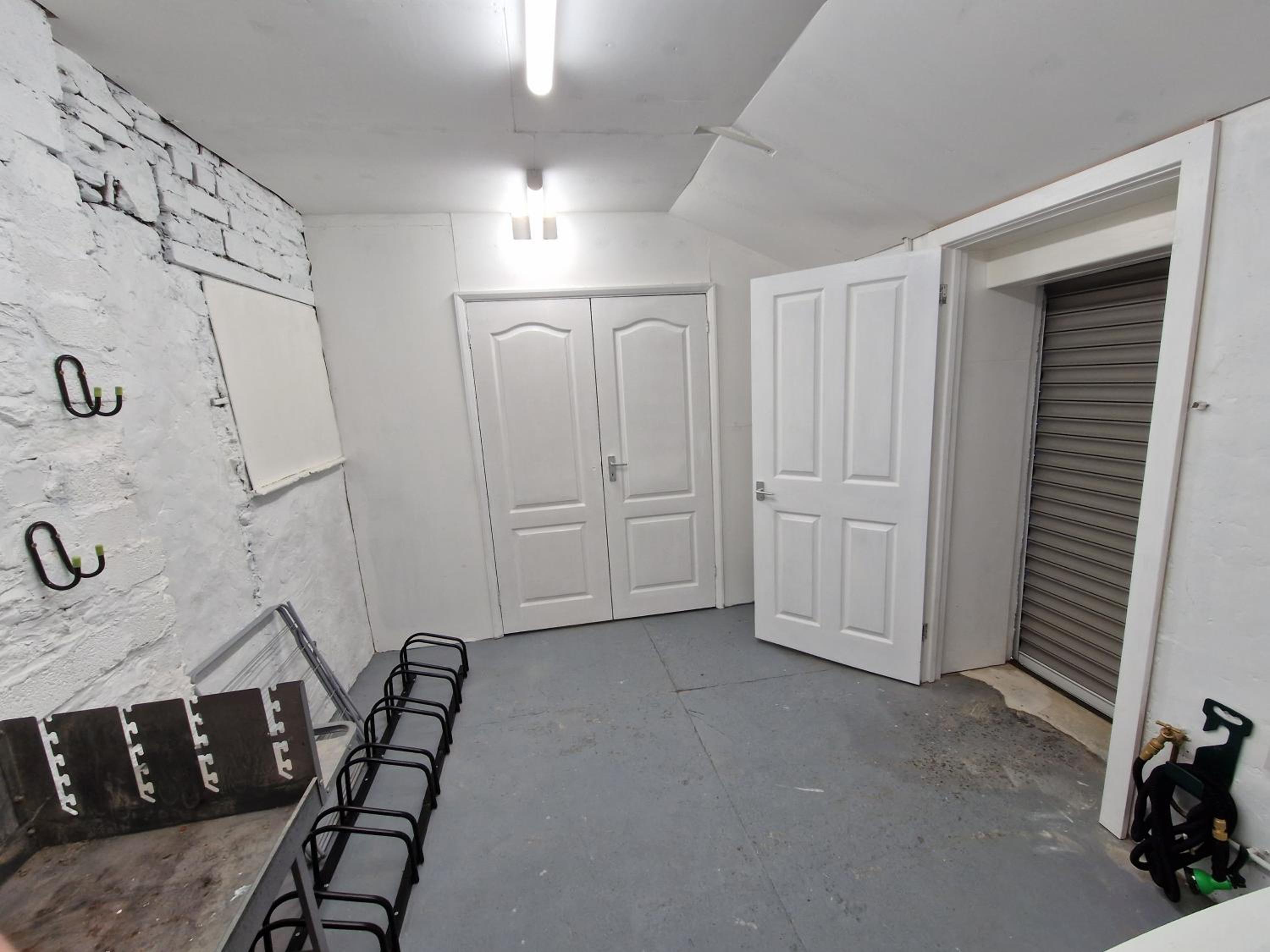 Lewis Gethin House, Newly renovated cottage sleeps 9, close to bike park wales view 5