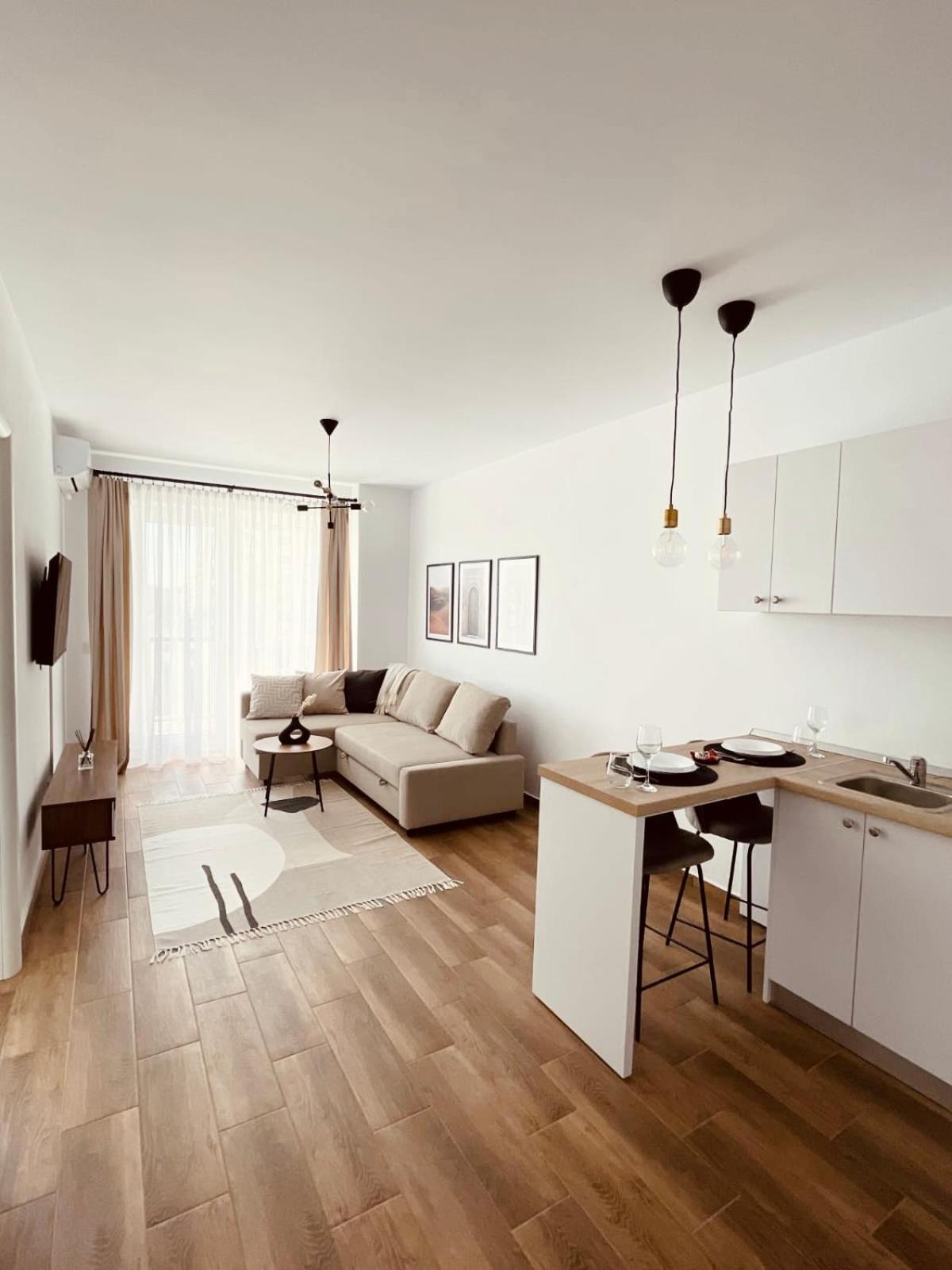 The Palm 2 Apartment - family friendly, central, self check-in view 4