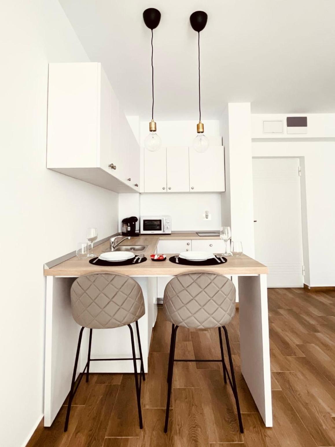 The Palm 2 Apartment - family friendly, central, self check-in view 2