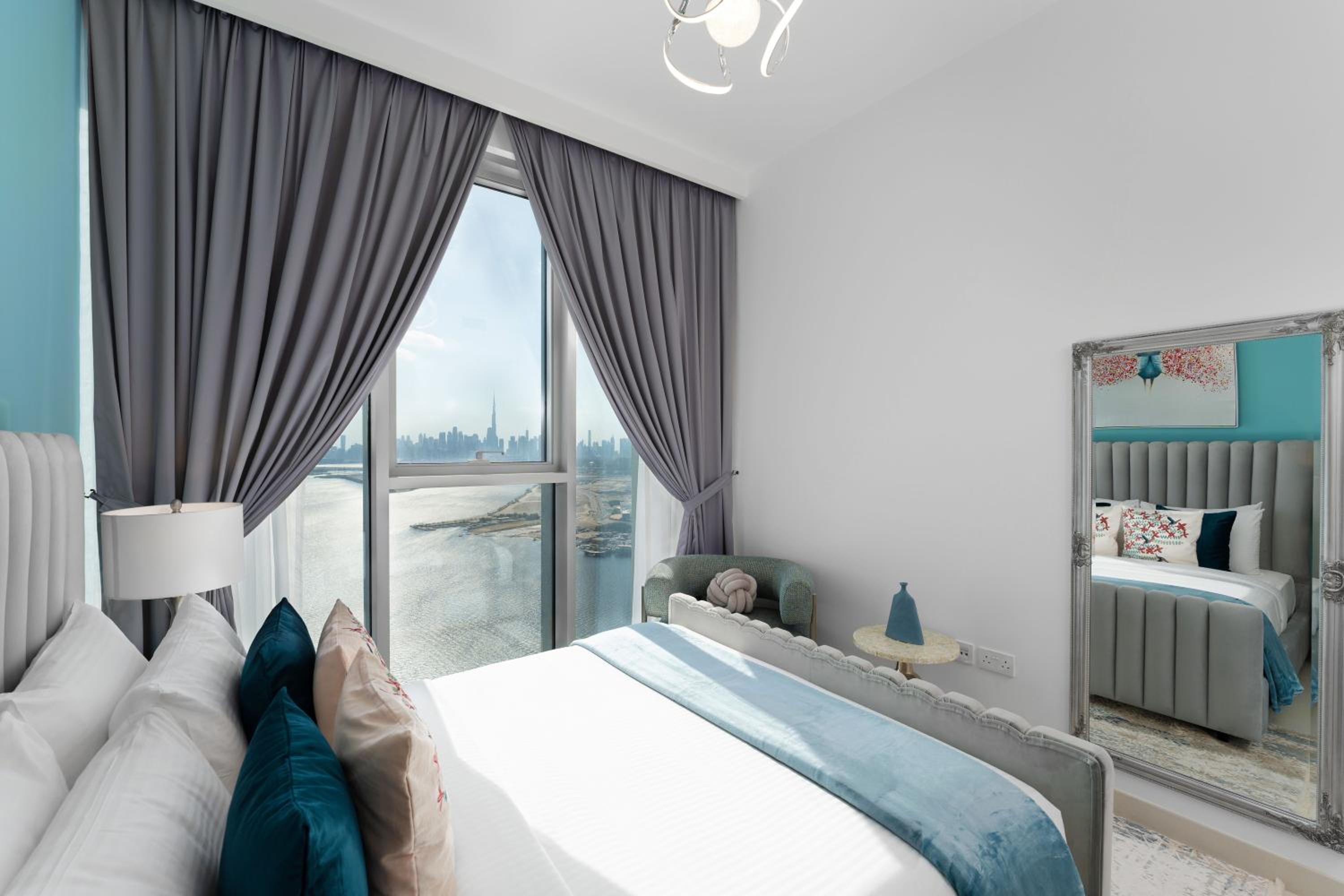 Maison Privee - Trendy Apt on the Creek w/ Superb Dubai Skyline Vw