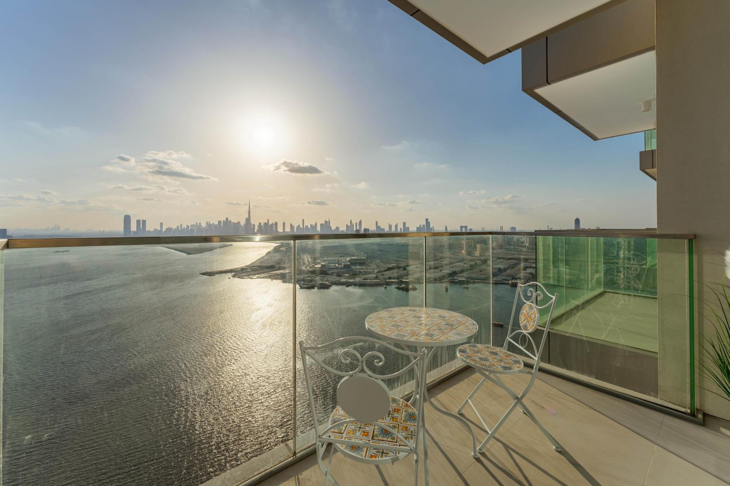 Maison Privee - Trendy Apt on the Creek w/ Superb Dubai Skyline Vw