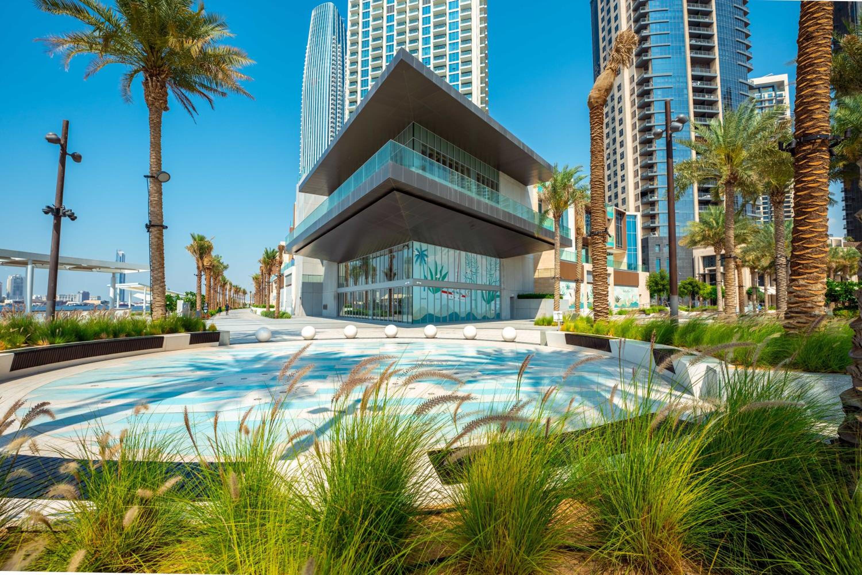 Maison Privee - Trendy Apt on the Creek w/ Superb Dubai Skyline Vw