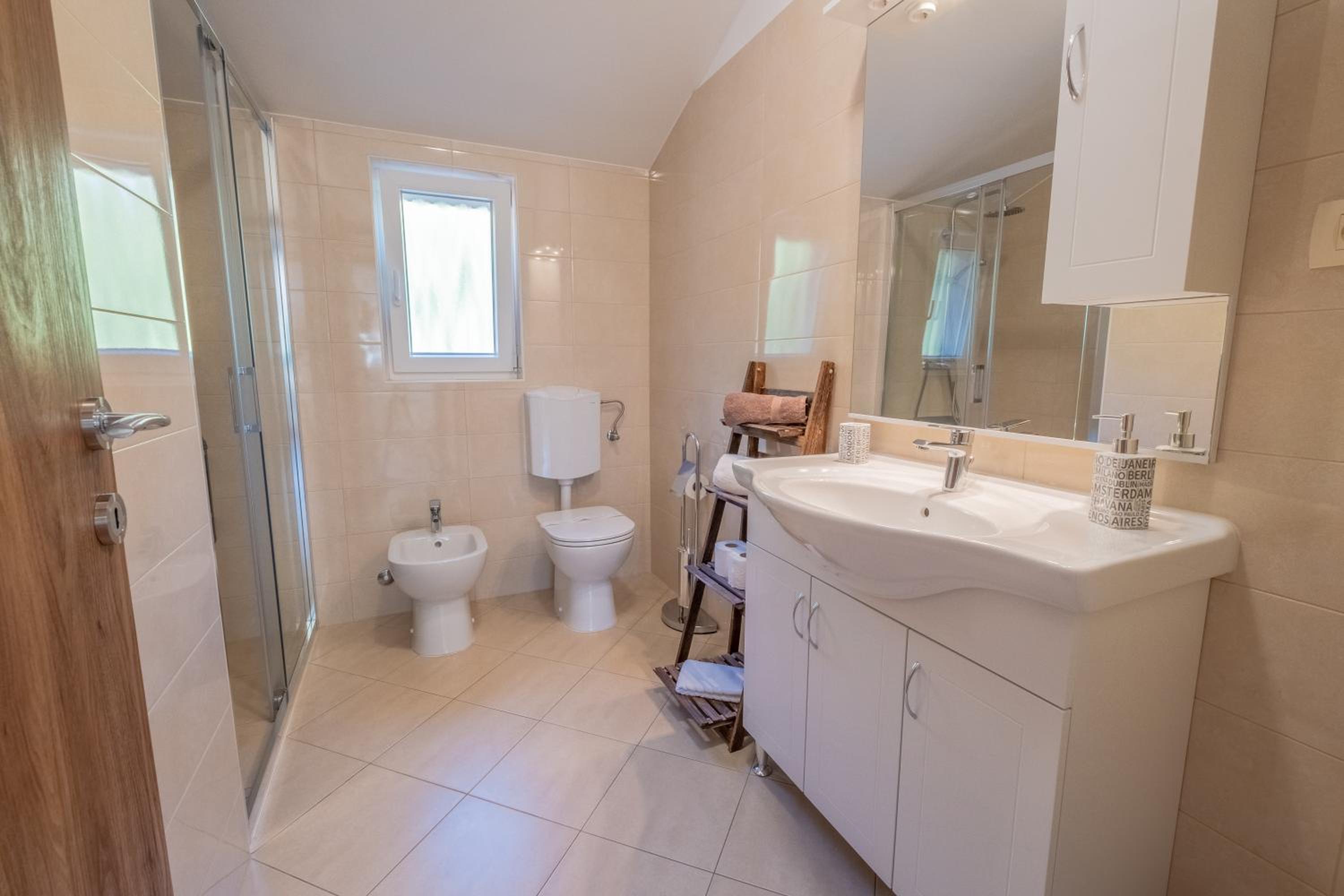 Photo 36