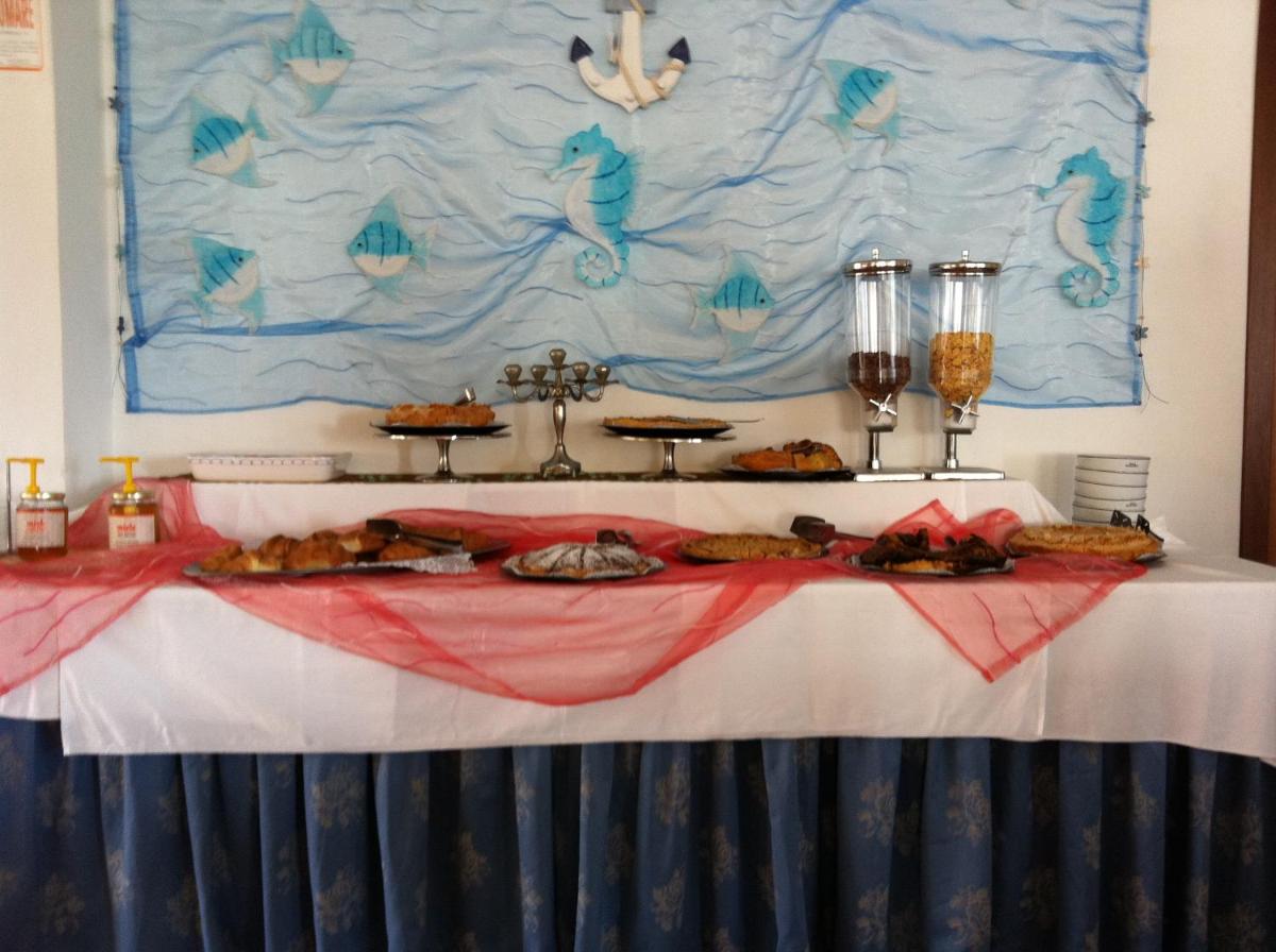 Hotel Rivadoro-Spiaggia ombrellone e lettini-Piscina-Parcheggio