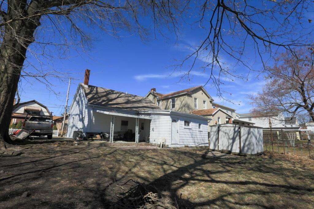 Updated & Comfy Bungalow with Parking Easy Access view 3