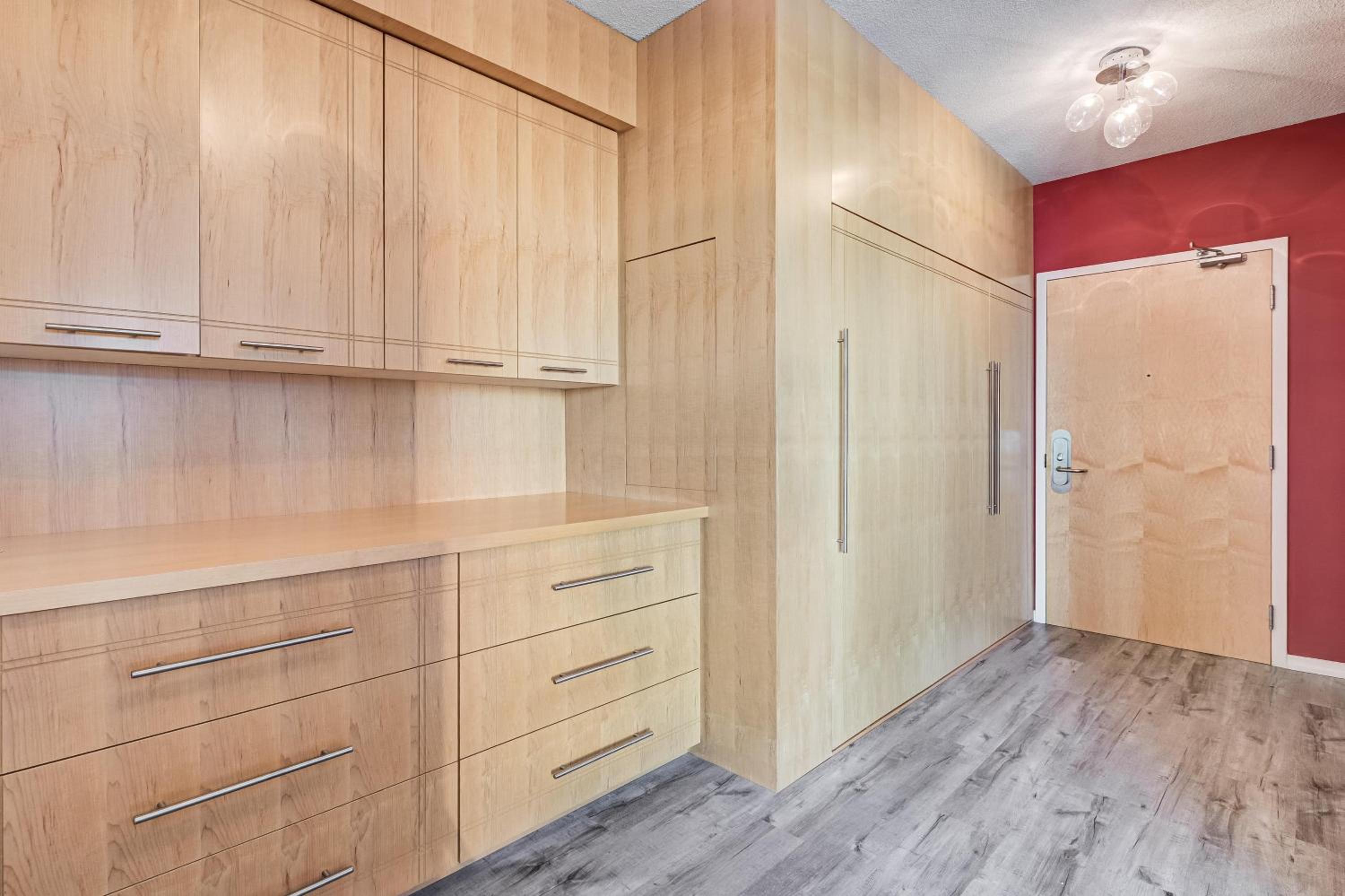Spacious LUX 2BD Downtown Toronto with Parking!