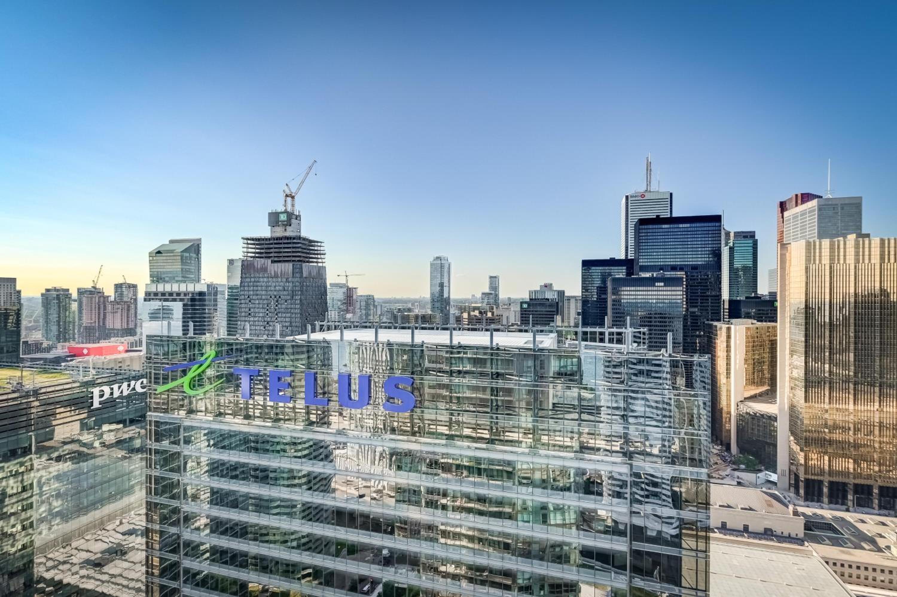 Spacious LUX 2BD Downtown Toronto with Parking!