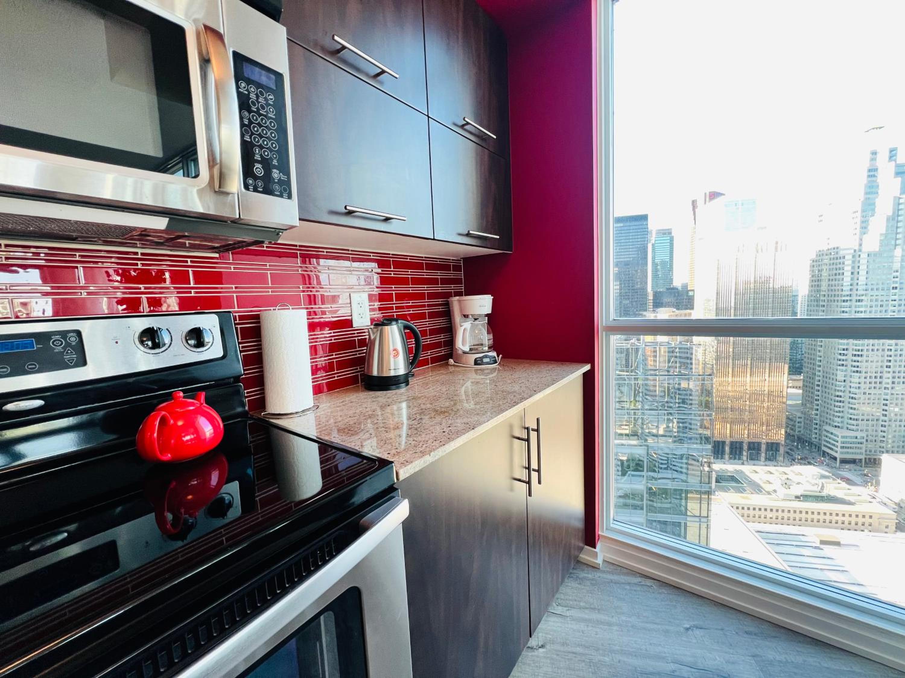 Spacious LUX 2BD Downtown Toronto with Parking!