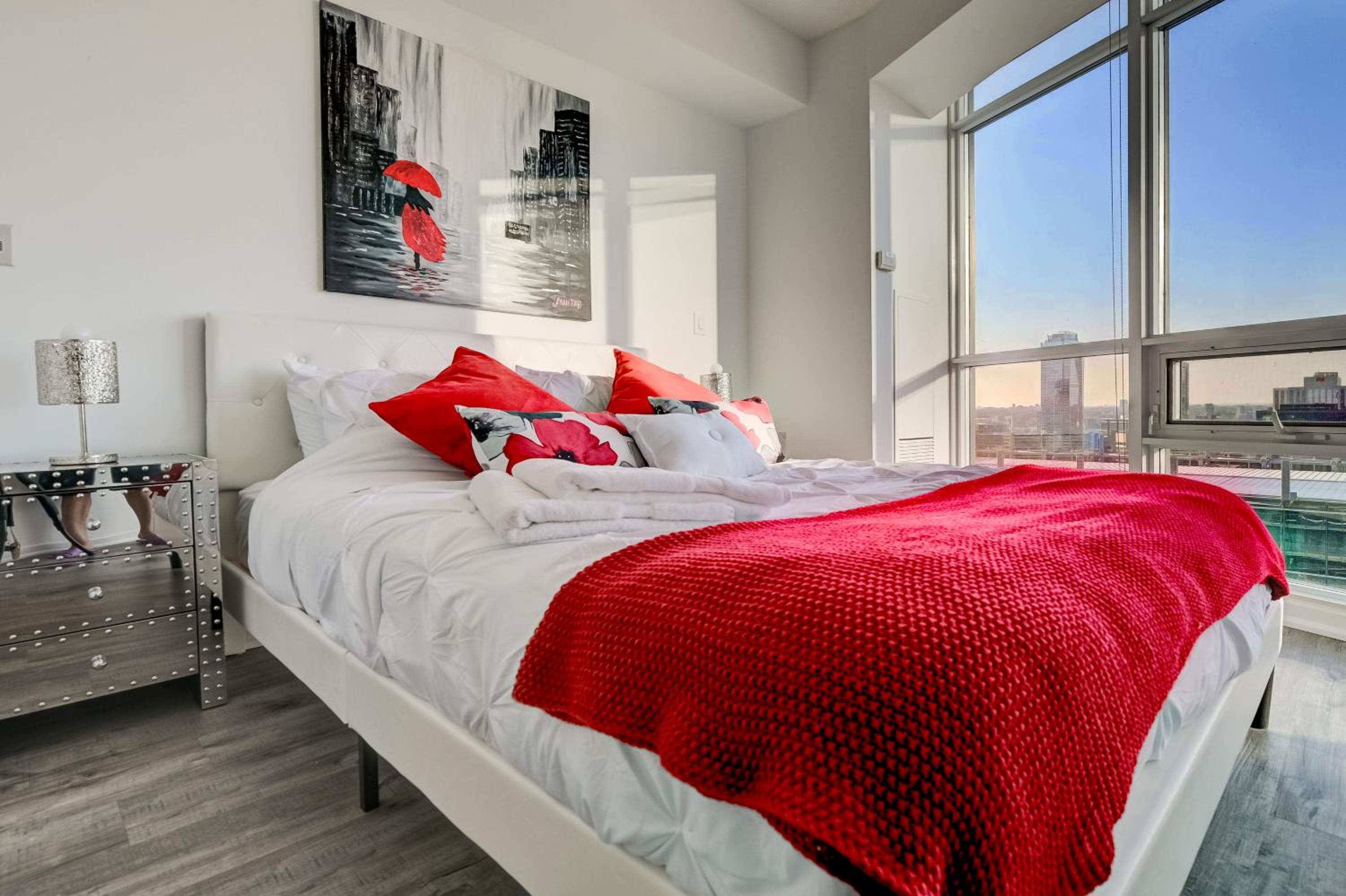Spacious LUX 2BD Downtown Toronto with Parking!