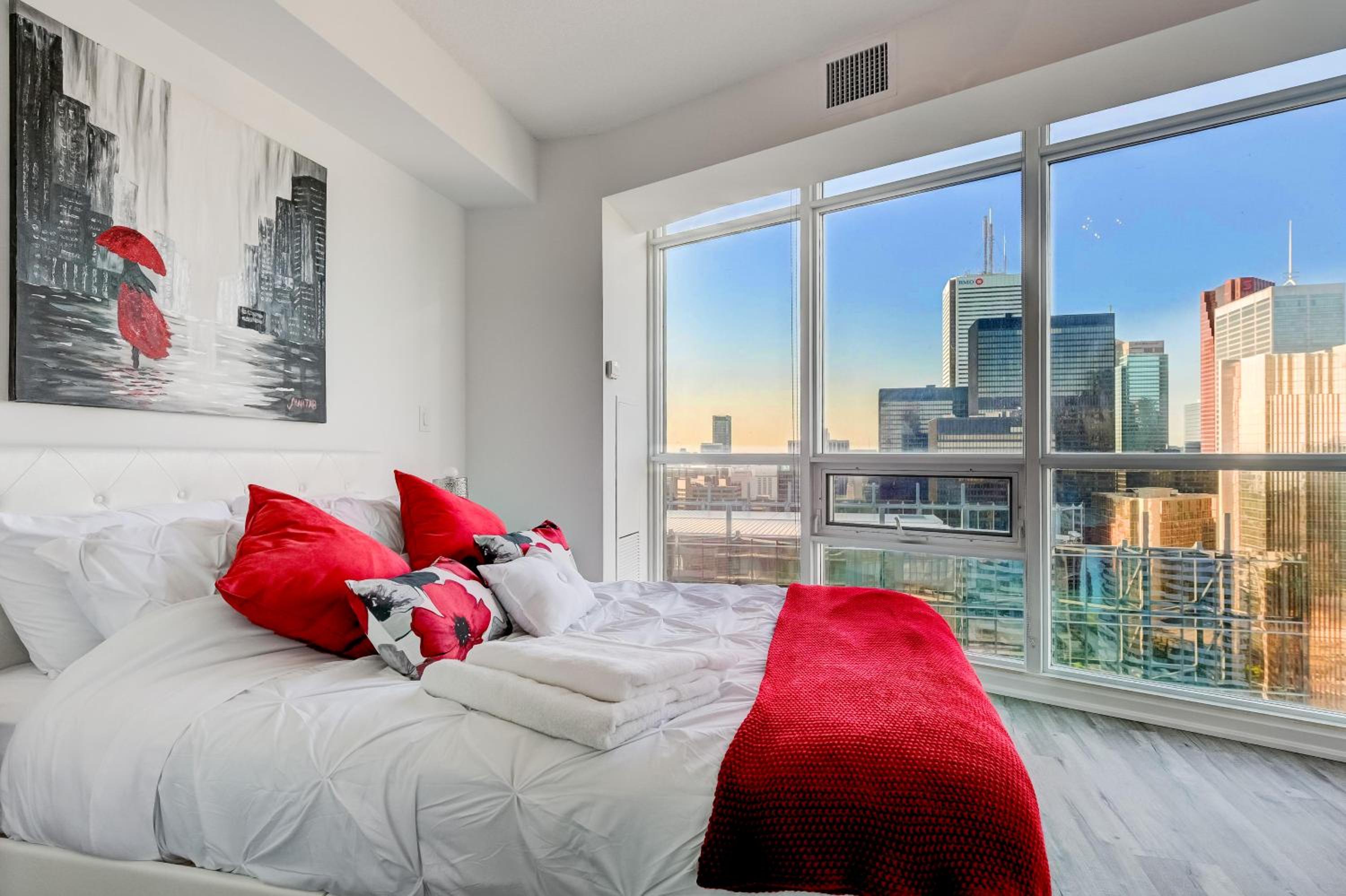 Spacious LUX 2BD Downtown Toronto with Parking!