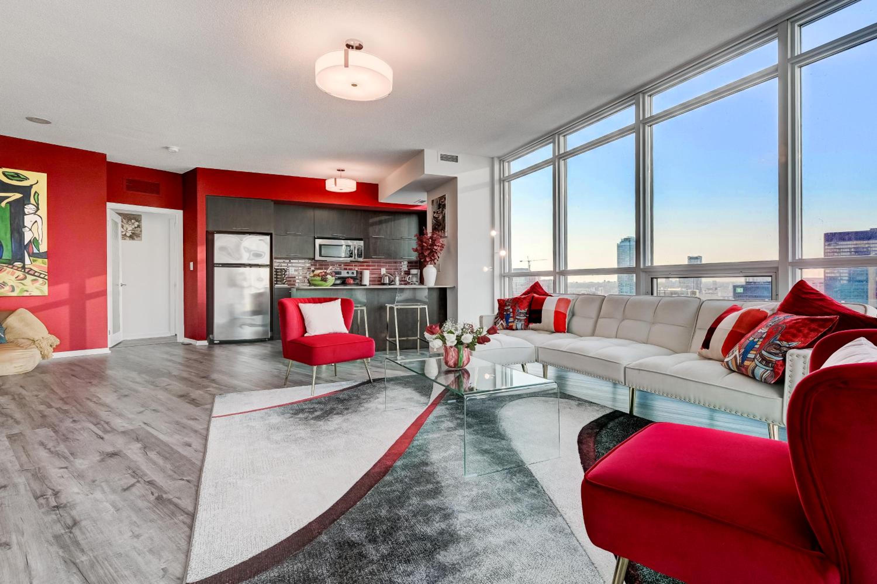 Spacious LUX 2BD Downtown Toronto with Parking!