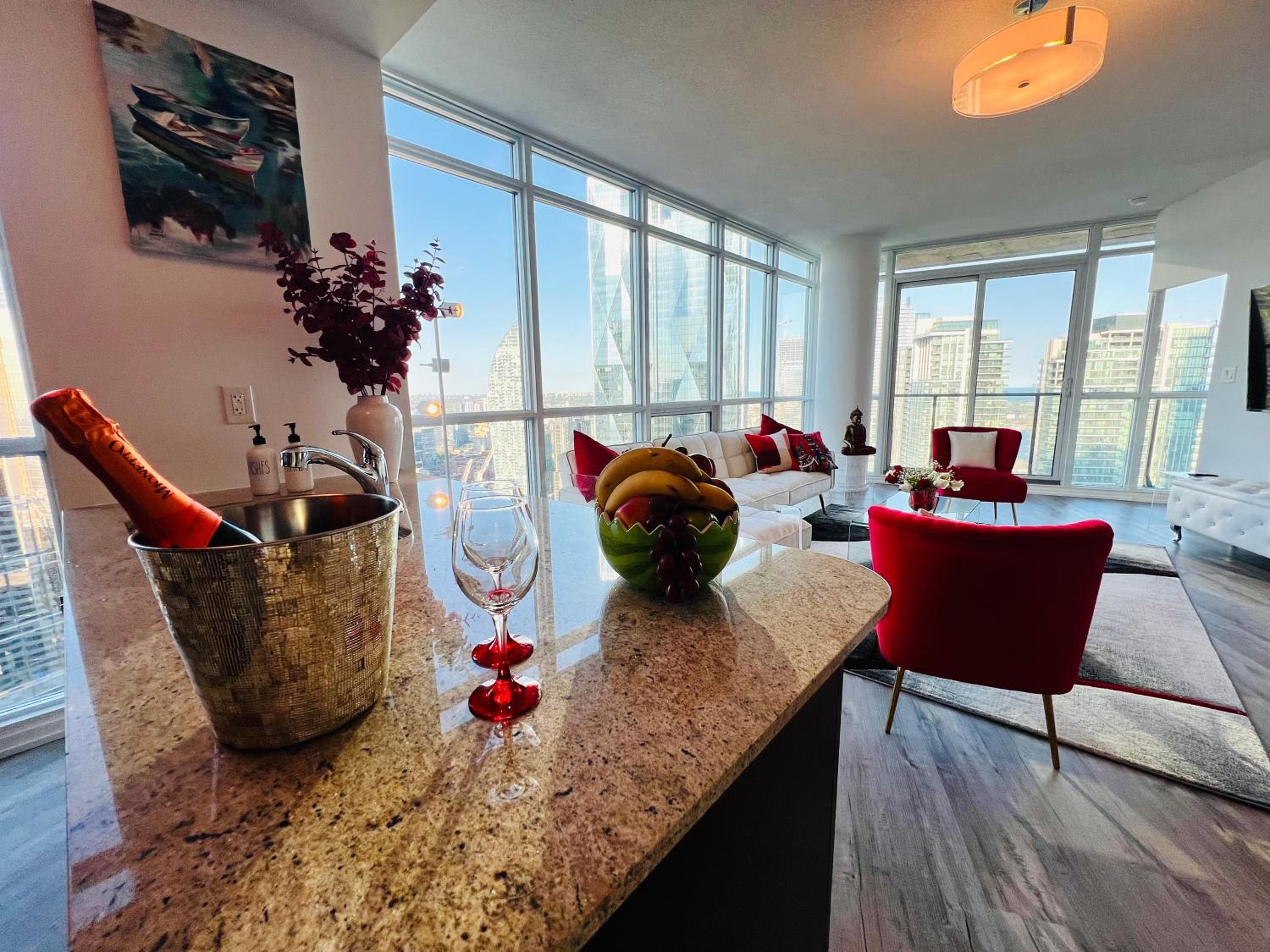 Spacious LUX 2BD Downtown Toronto with Parking!