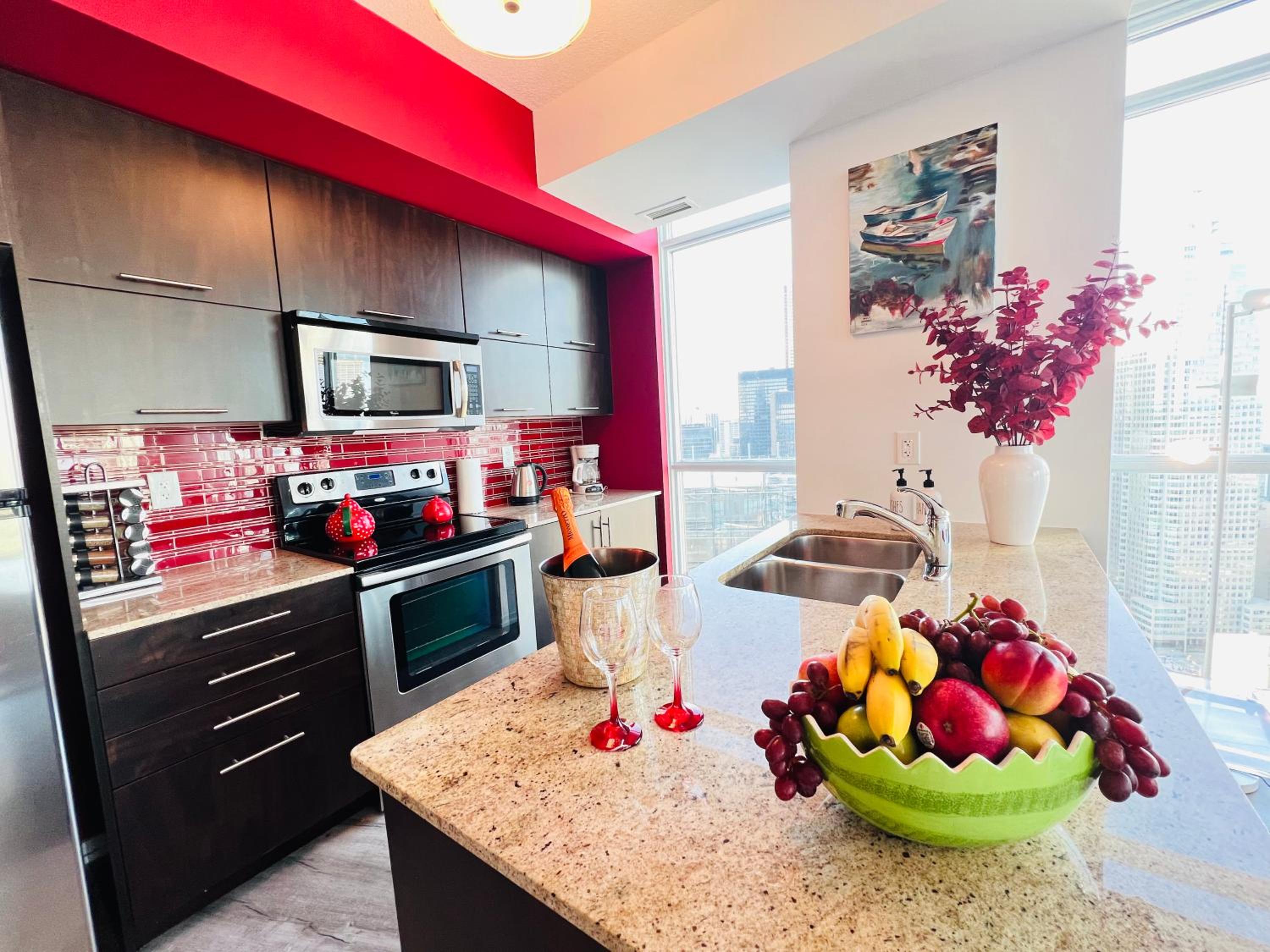Spacious LUX 2BD Downtown Toronto with Parking!