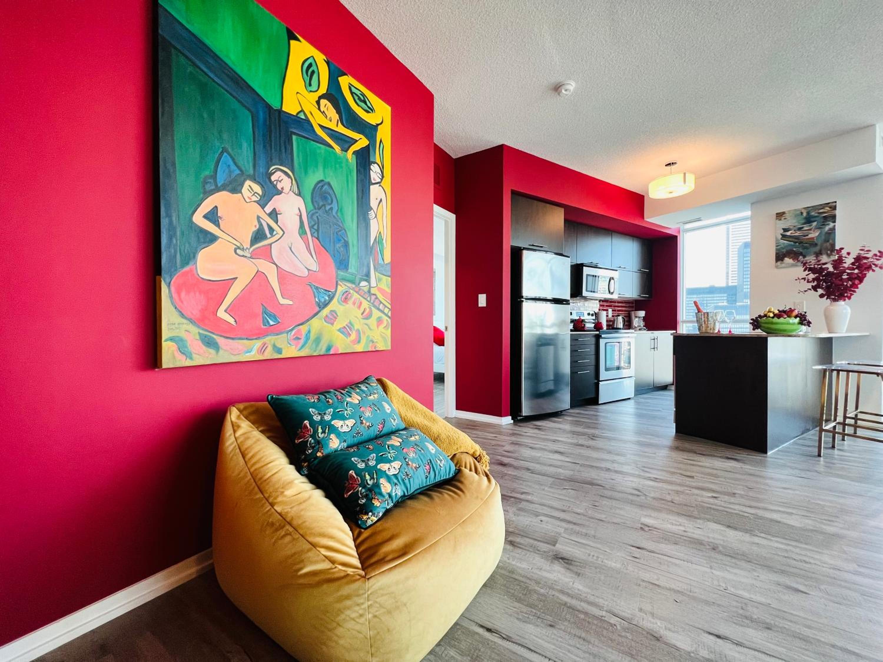 Spacious LUX 2BD Downtown Toronto with Parking!