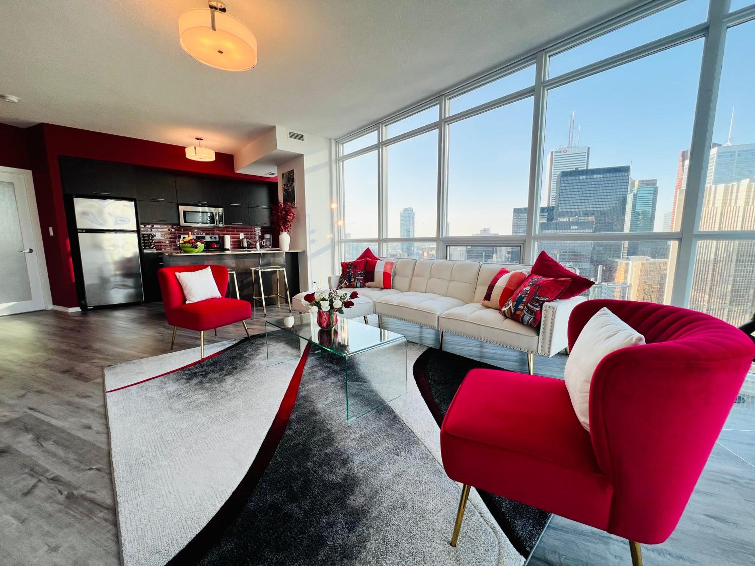 Spacious LUX 2BD Downtown Toronto with Parking!