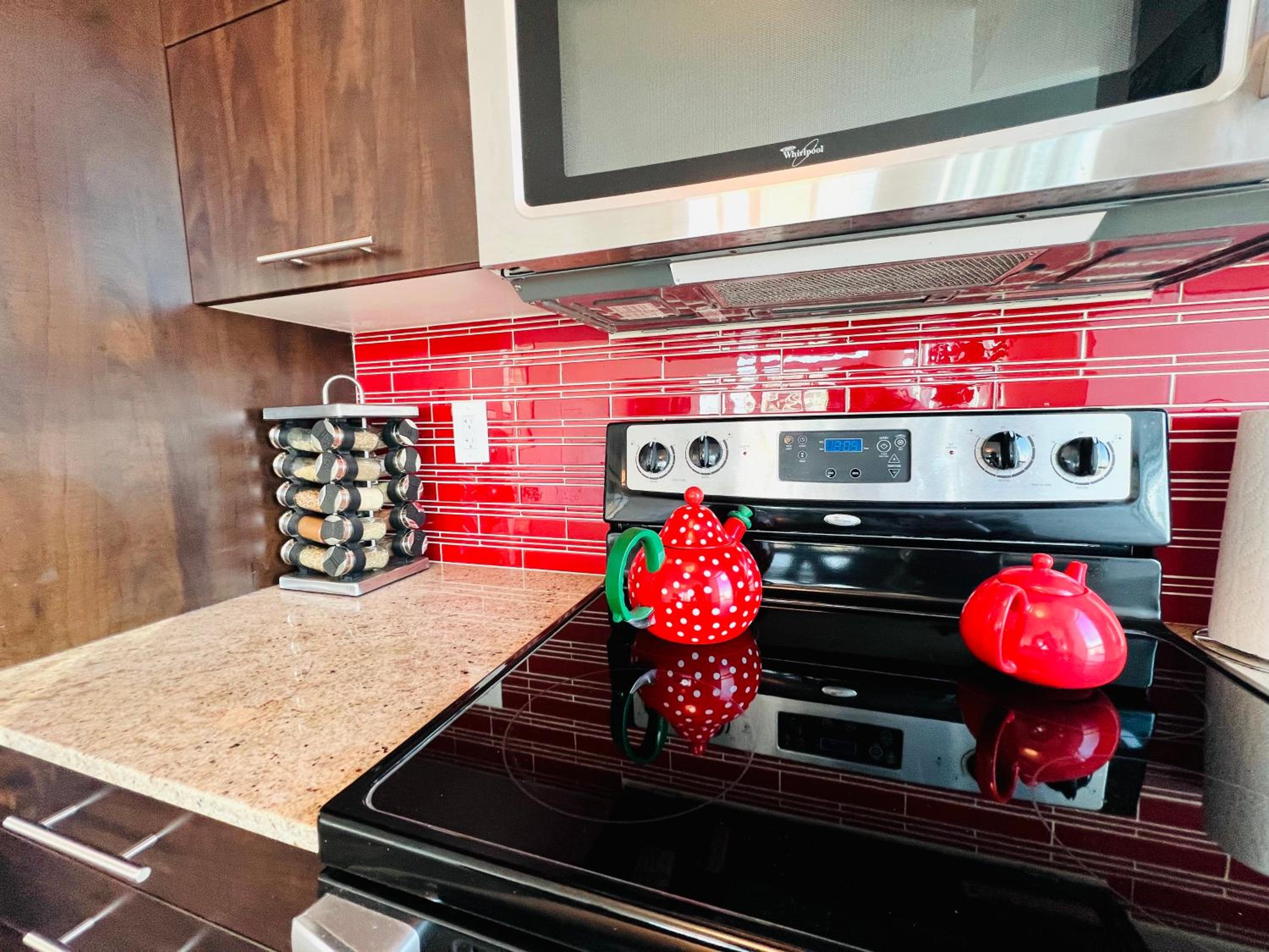 Spacious LUX 2BD Downtown Toronto with Parking!