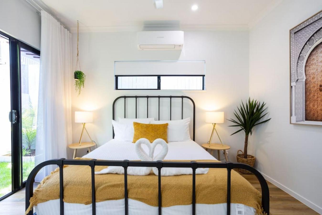 Industrial Luxe Villa - Boutique 1 bedroom luxury Villa