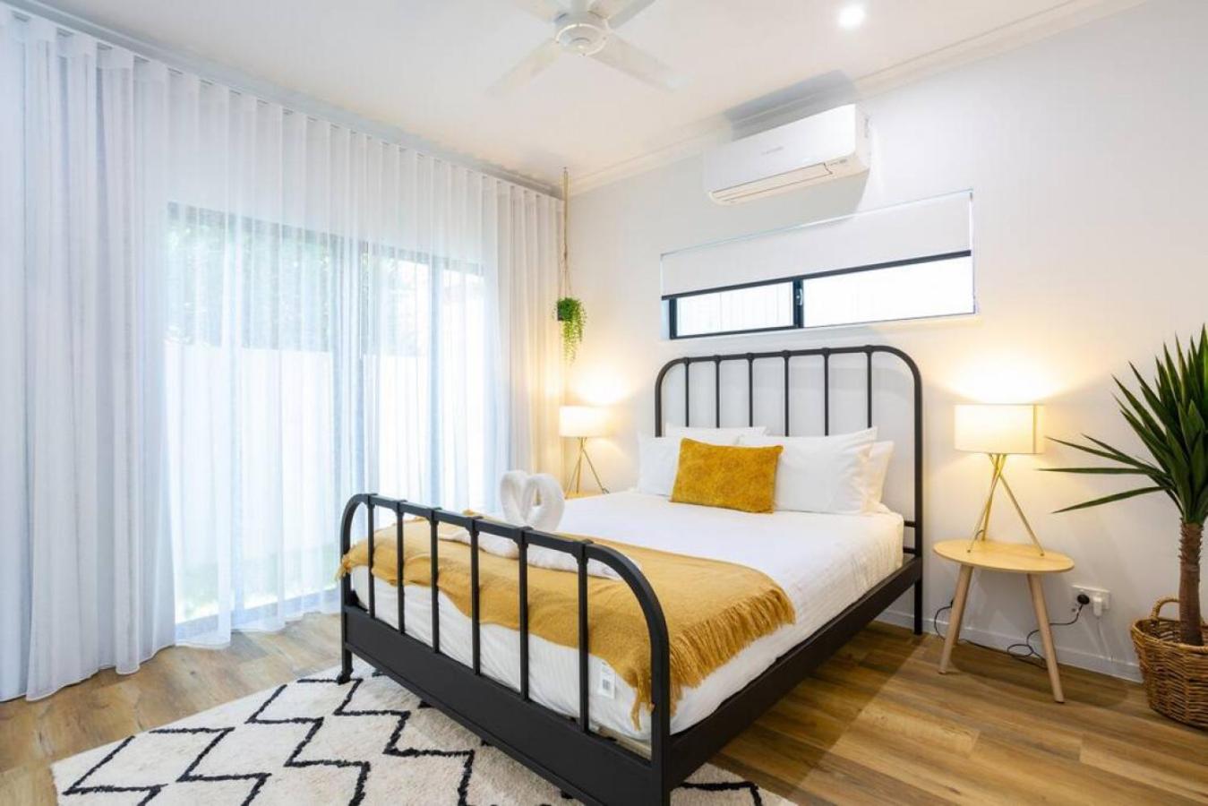 Industrial Luxe Villa - Boutique 1 bedroom luxury Villa