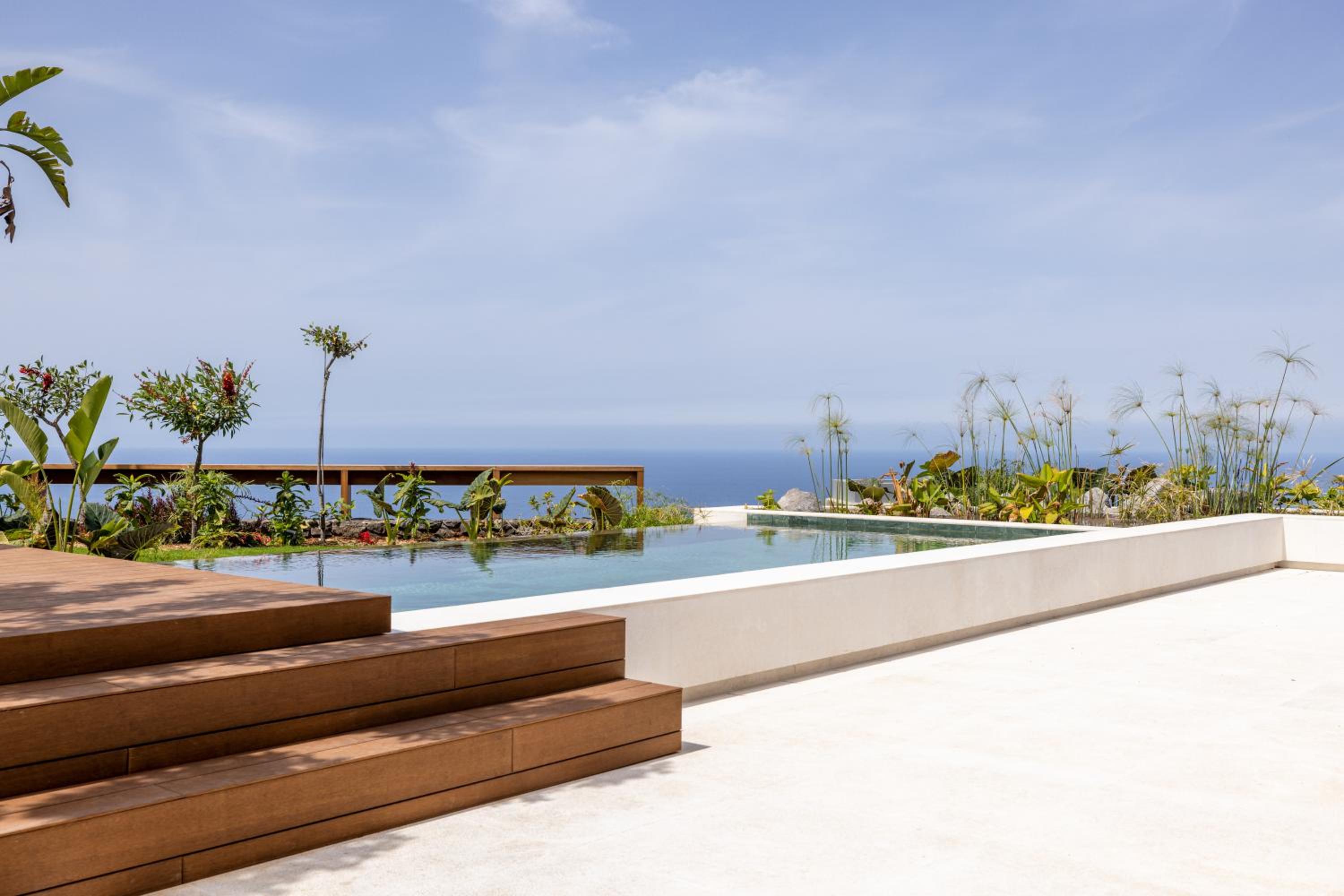 Serenity Villa on the Cliff with climatized pool