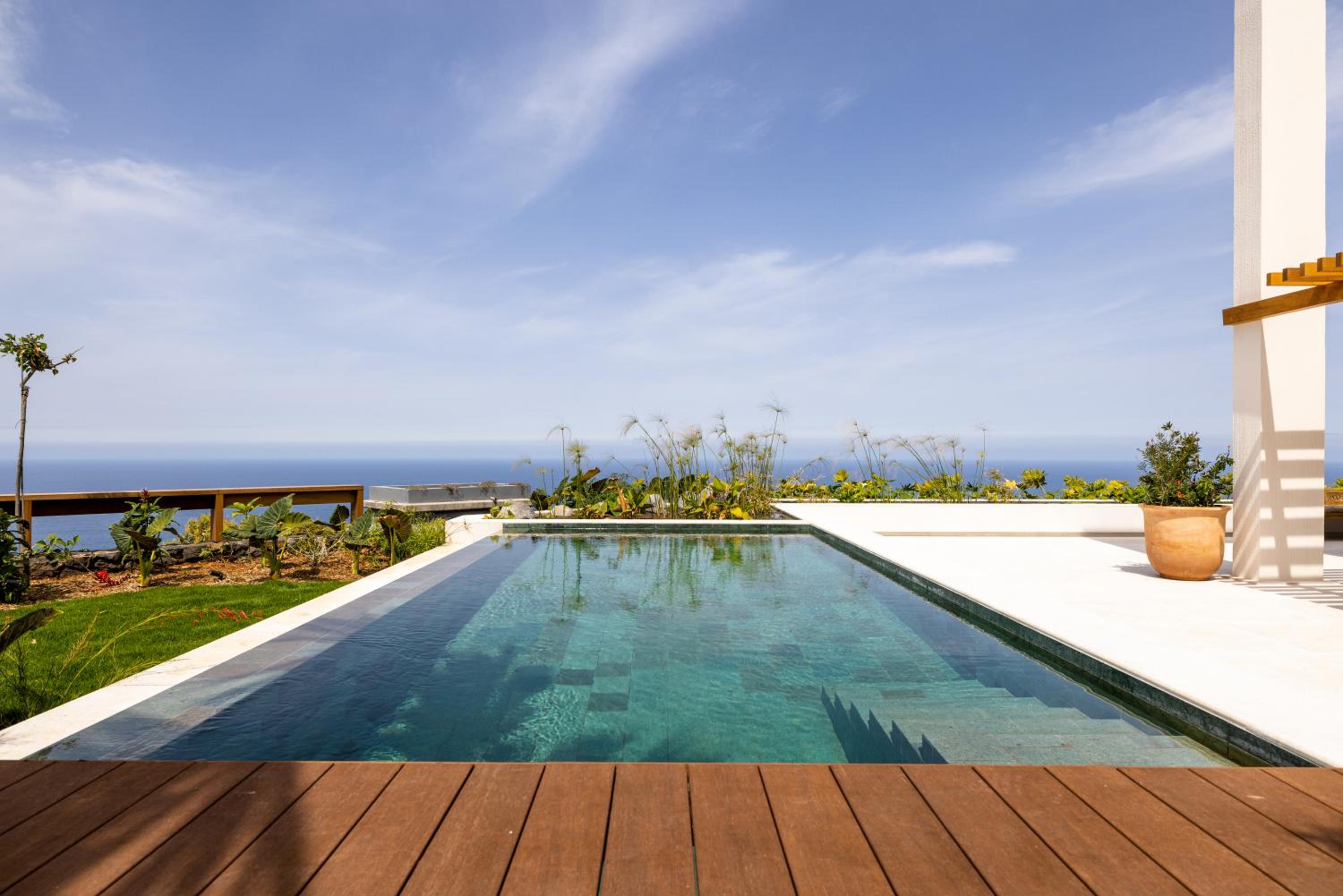 Serenity Villa on the Cliff with climatized pool