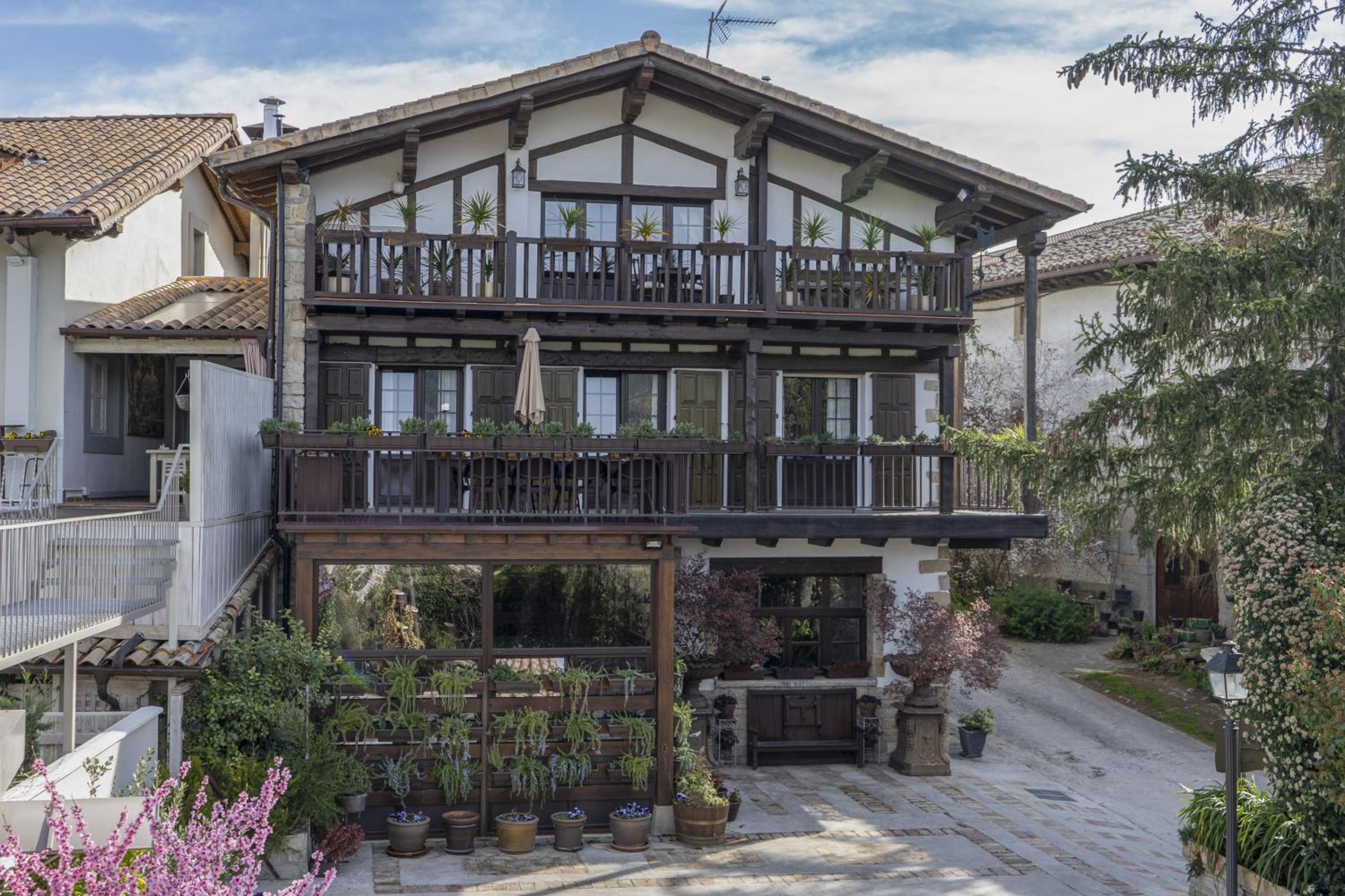 Villa-Mari