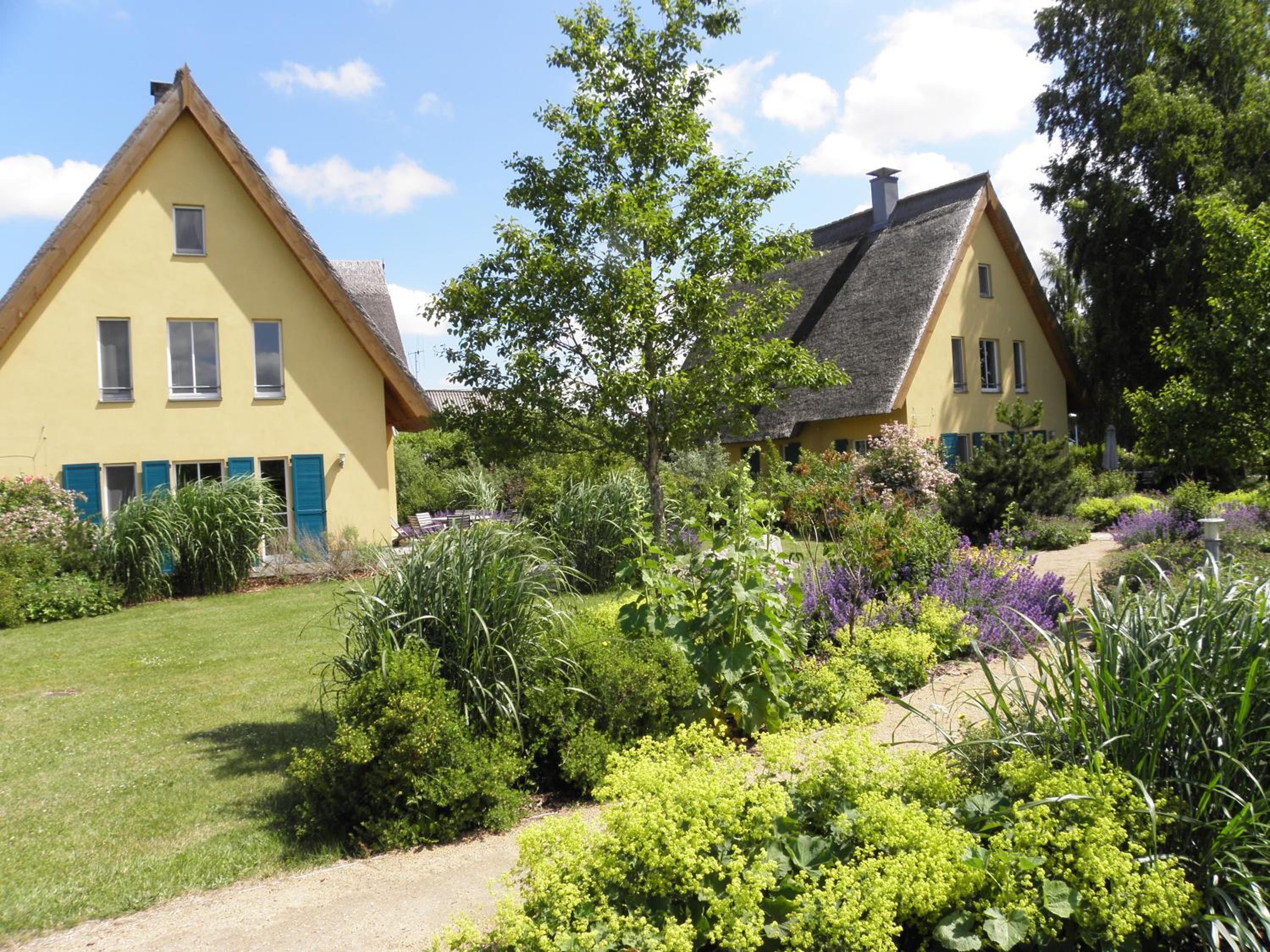 Reetdachhaus mit Schwimmteich in Krienke