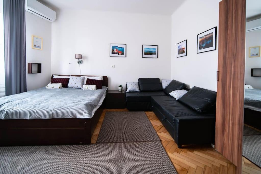 BumbleBee Apartment with AC