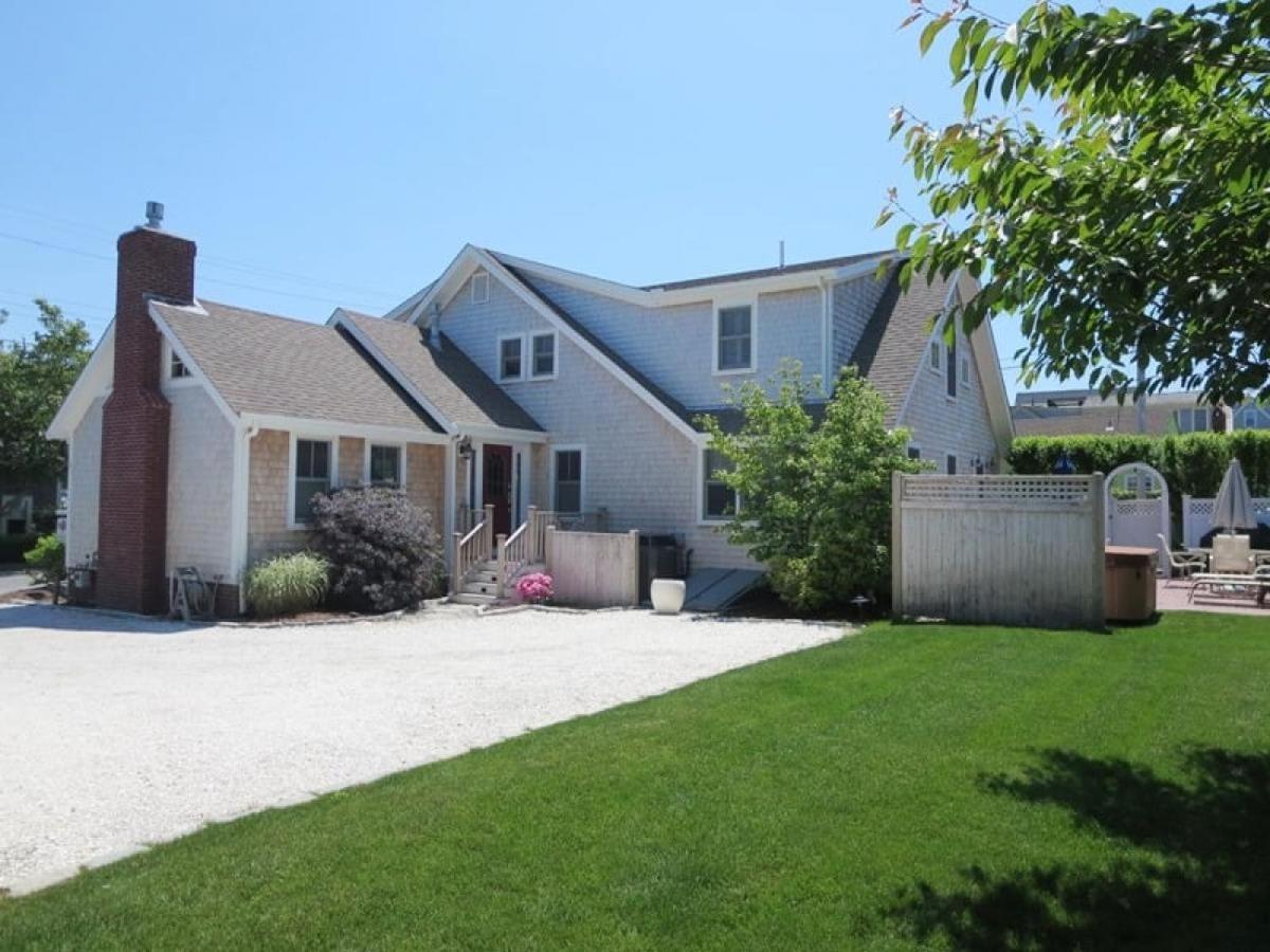 Walk to Beach and Town, Hot tub, Sleeps 8, Pet Friendly view 4