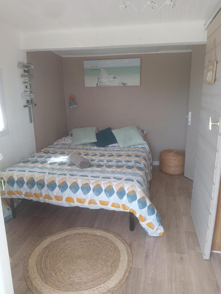 La Chouette Villa, chambre Mazet de 11m2 pièce sous-pente accés par escalier en bois view 2