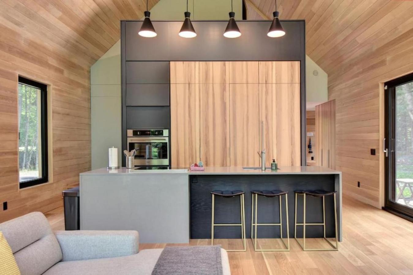 1 Impasse du Cardinal - Lac Superior Chalet w Spa Sauna & Games Room