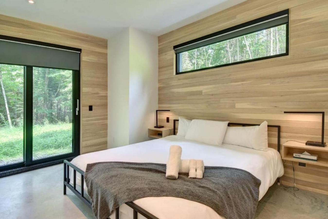 1 Impasse du Cardinal - Lac Superior Chalet w Spa Sauna & Games Room