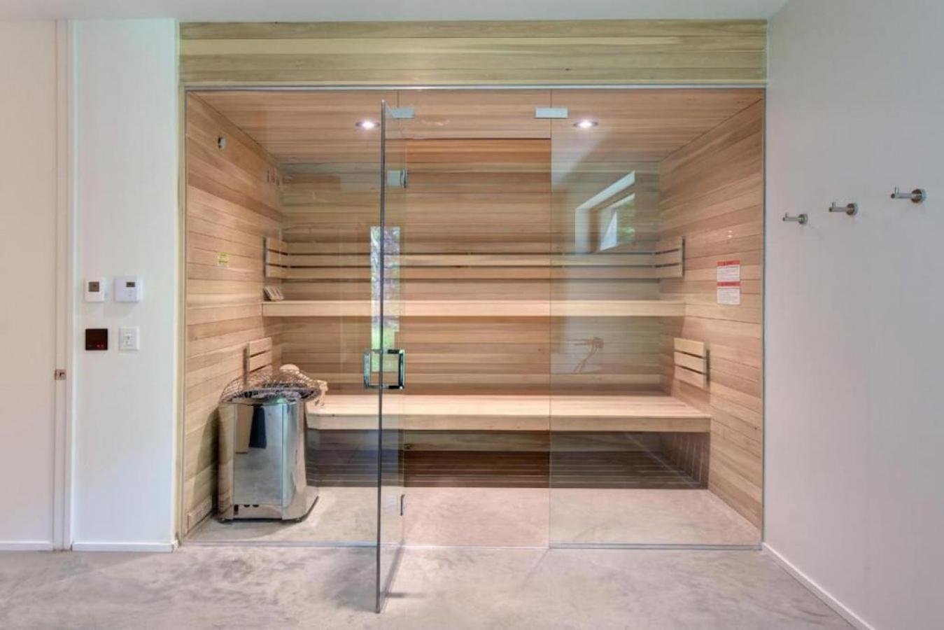 1 Impasse du Cardinal - Lac Superior Chalet w Spa Sauna & Games Room