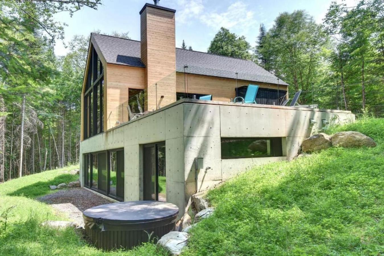 1 Impasse du Cardinal - Lac Superior Chalet w Spa Sauna & Games Room