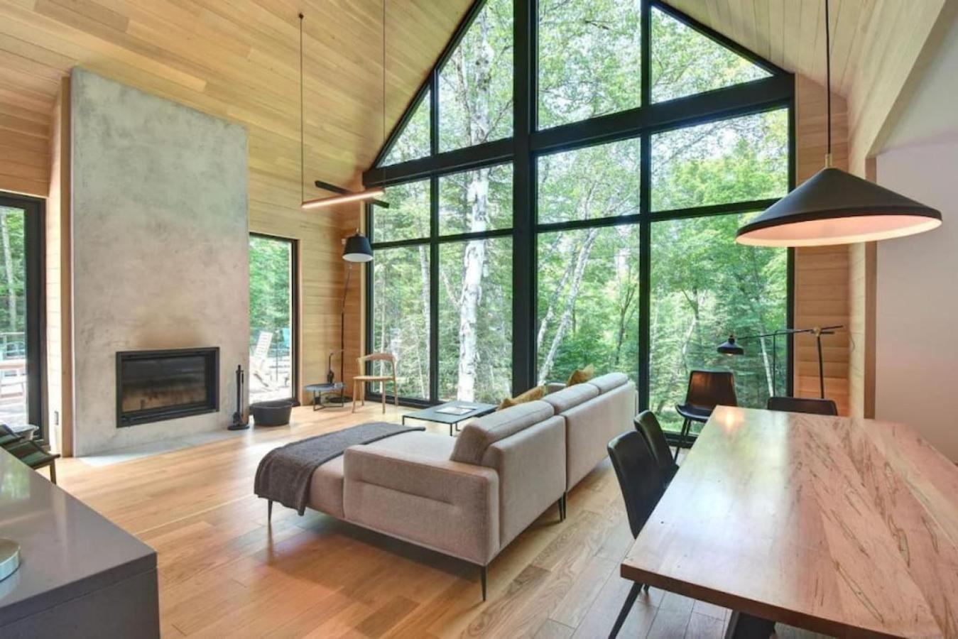 1 Impasse du Cardinal - Lac Superior Chalet w Spa Sauna & Games Room
