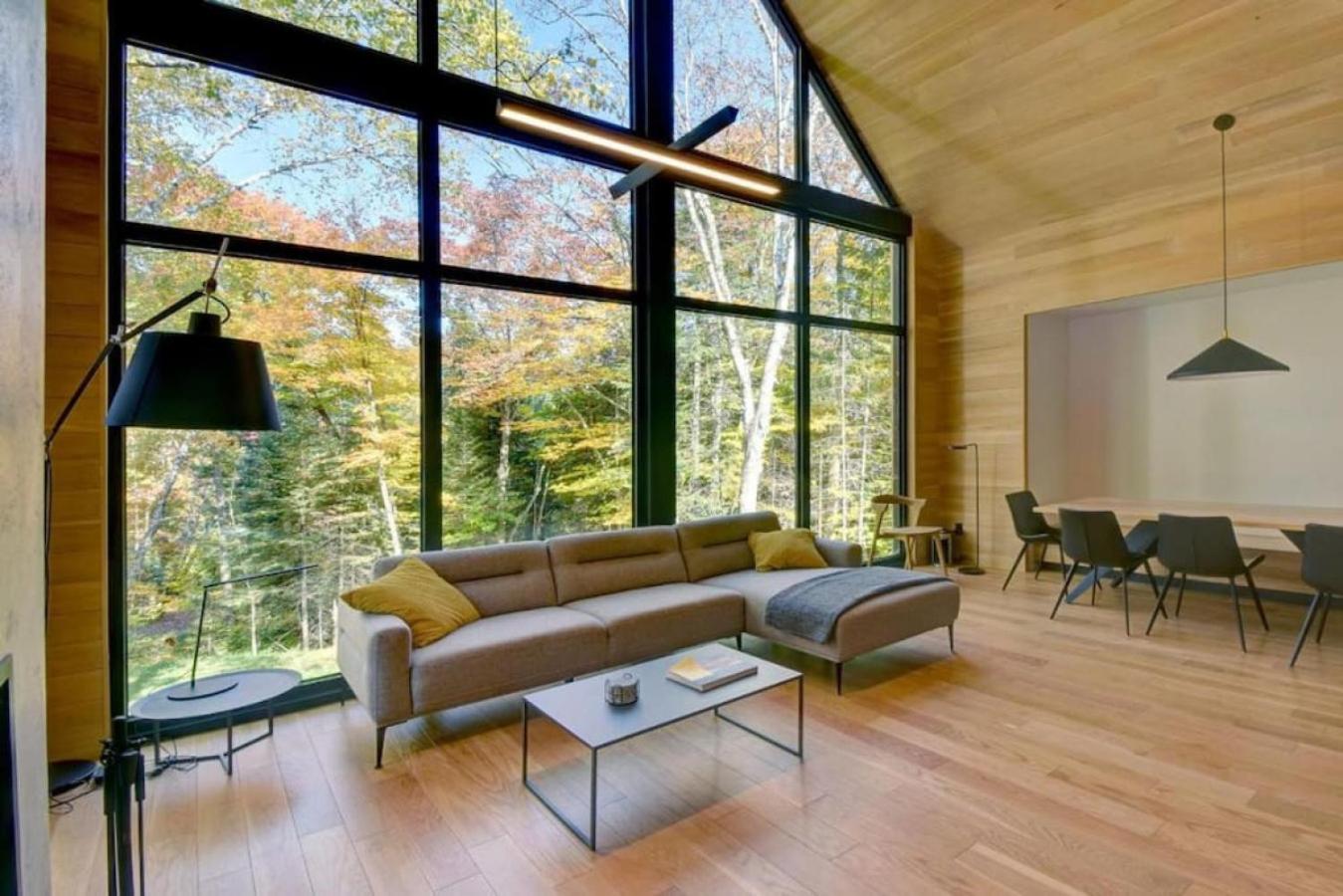 1 Impasse du Cardinal - Lac Superior Chalet w Spa Sauna & Games Room